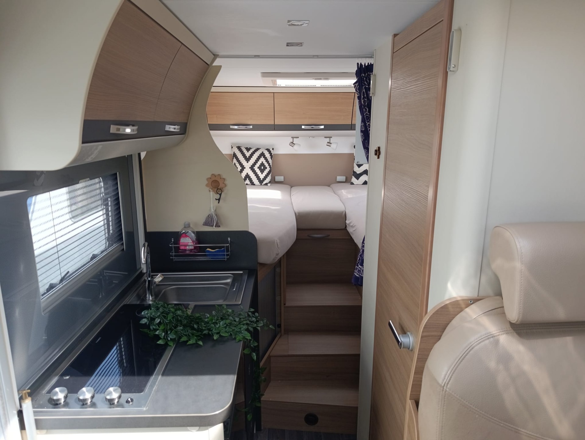 ADRIA C Compact SL**Das perfekte Wohnmobil für alle, die beim Fahren keine Kompromisse machen wollen** Automat 150PS*-image-12