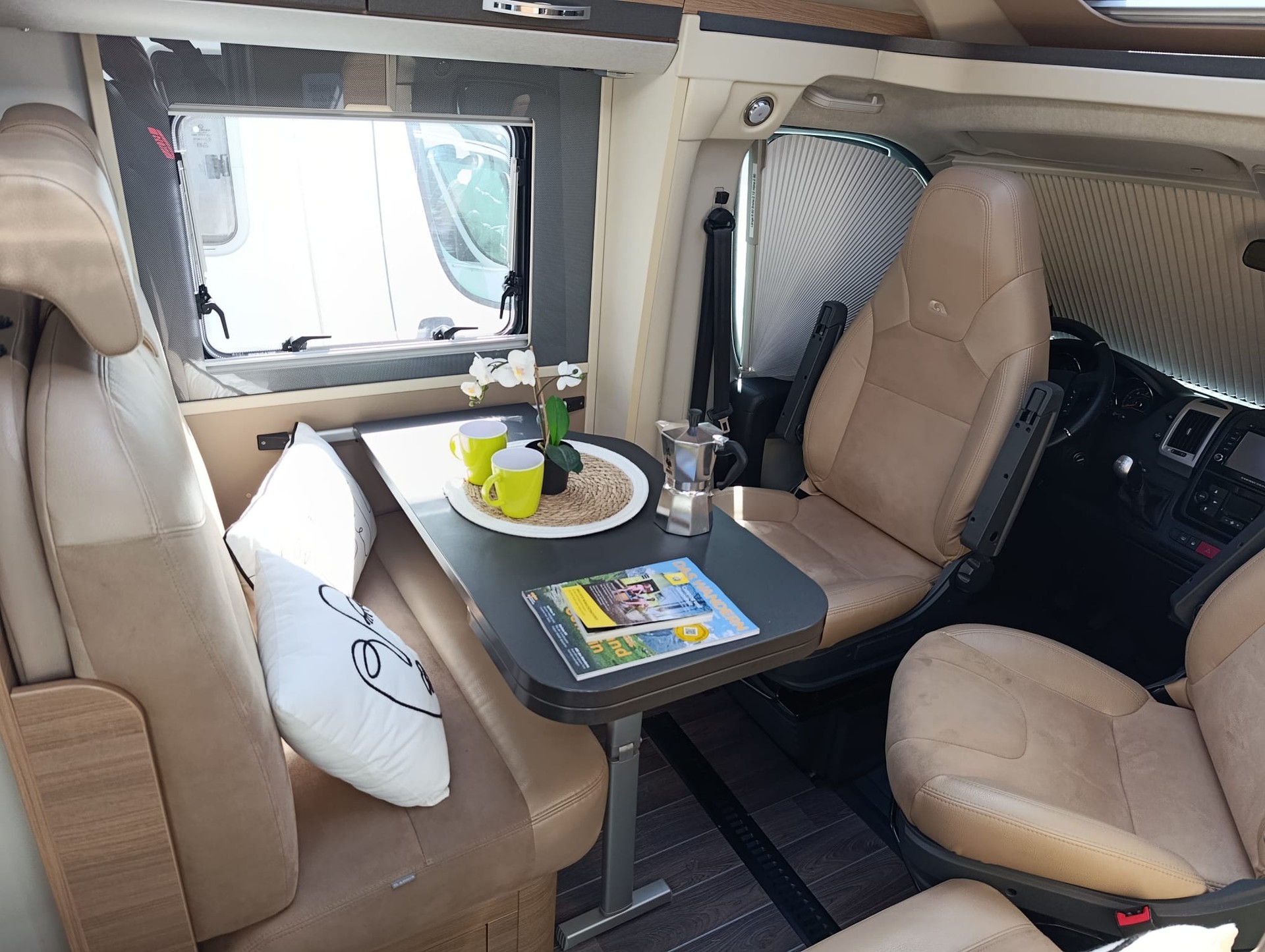 ADRIA C Compact SL**Das perfekte Wohnmobil für alle, die beim Fahren keine Kompromisse machen wollen** Automat 150PS*-showroom-element-1