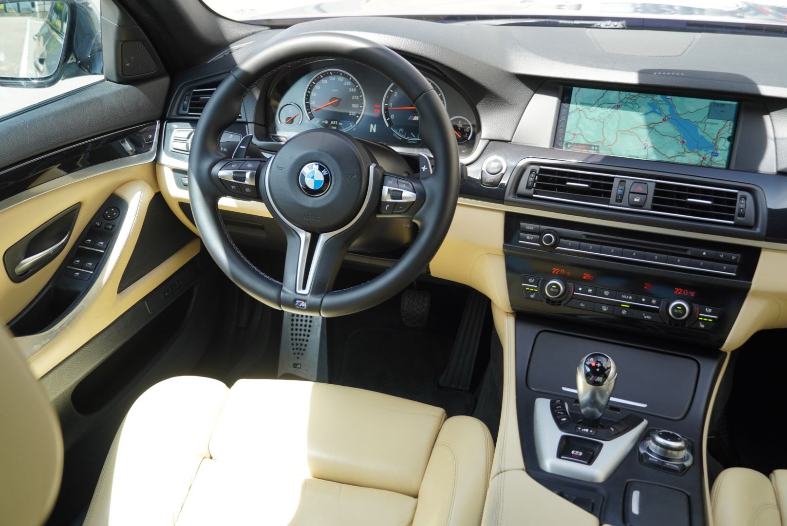 BMW M5 Drivelogic Champagne Quartz Metallic-image-14