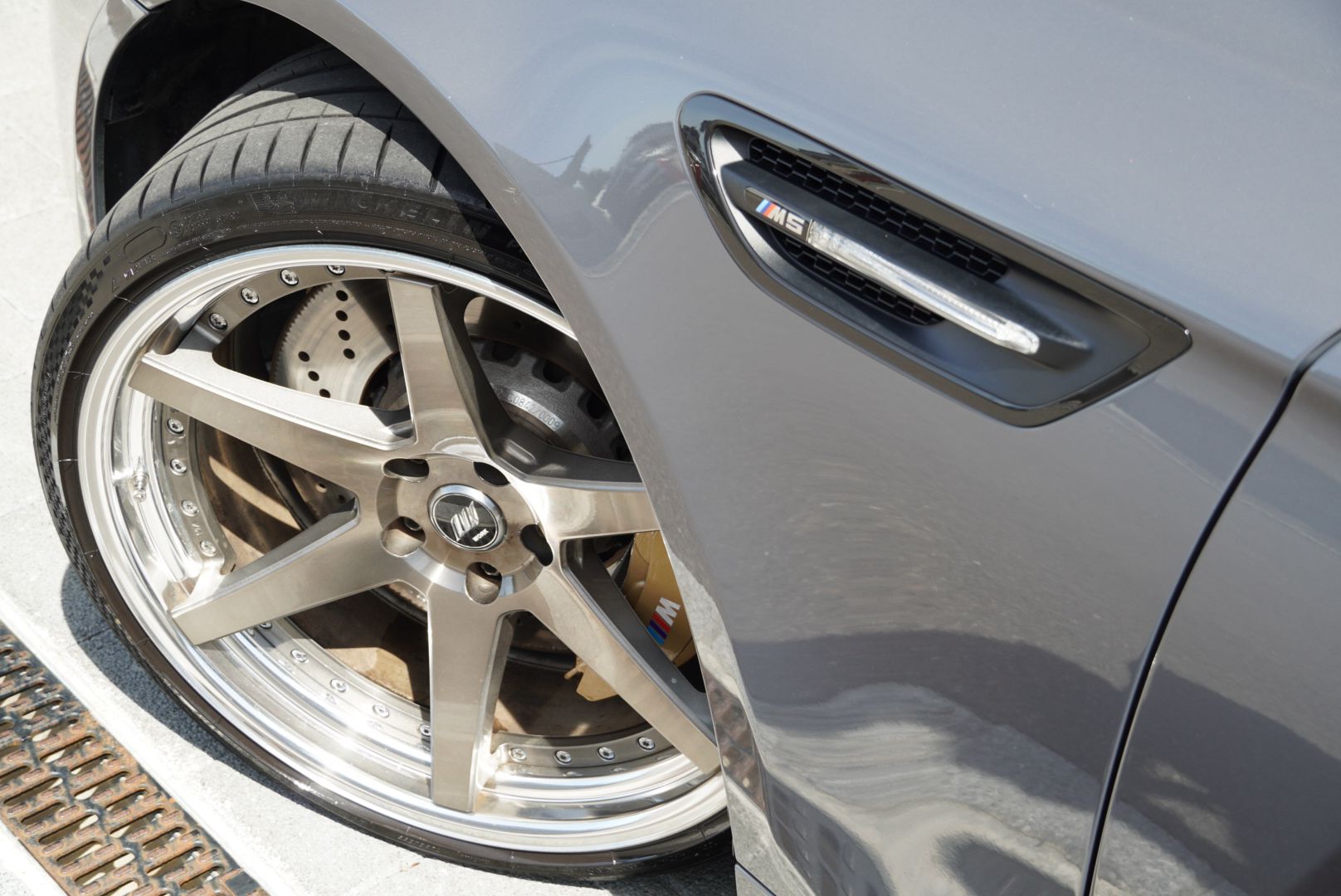 BMW M5 Drivelogic Champagne Quartz Metallic-image-4