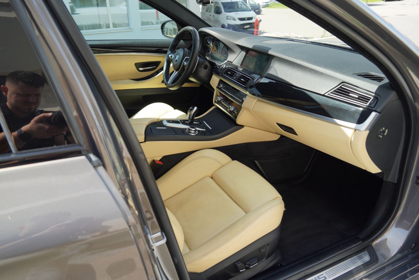 BMW M5 Drivelogic Champagne Quartz Metallic-image-20