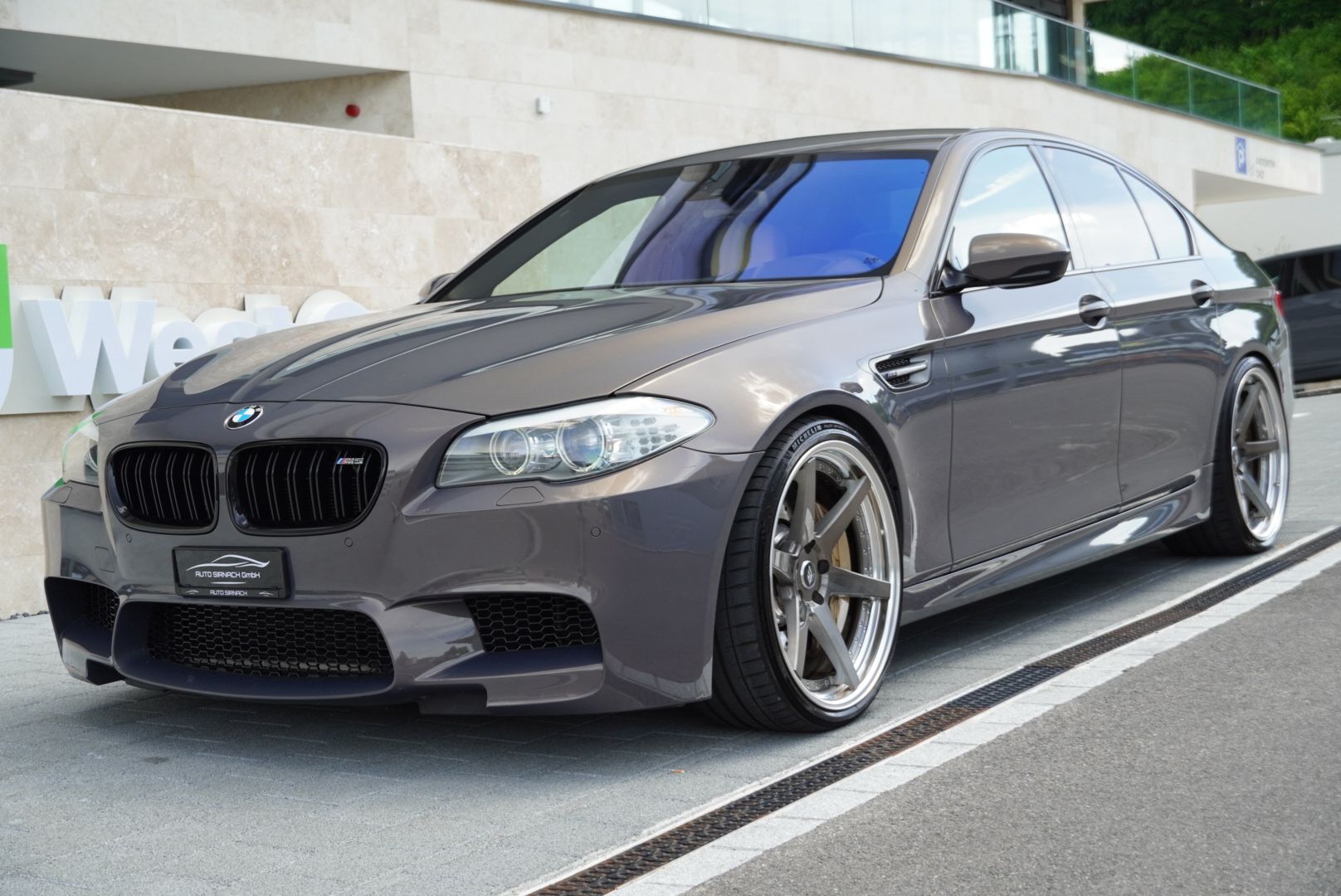 BMW M5 Drivelogic Champagne Quartz Metallic-image-8