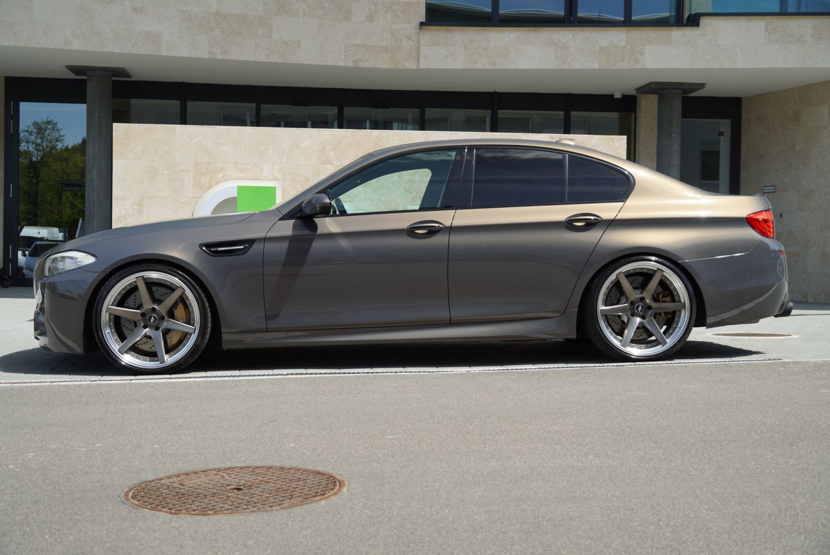BMW M5 Drivelogic Champagne Quartz Metallic-image-9