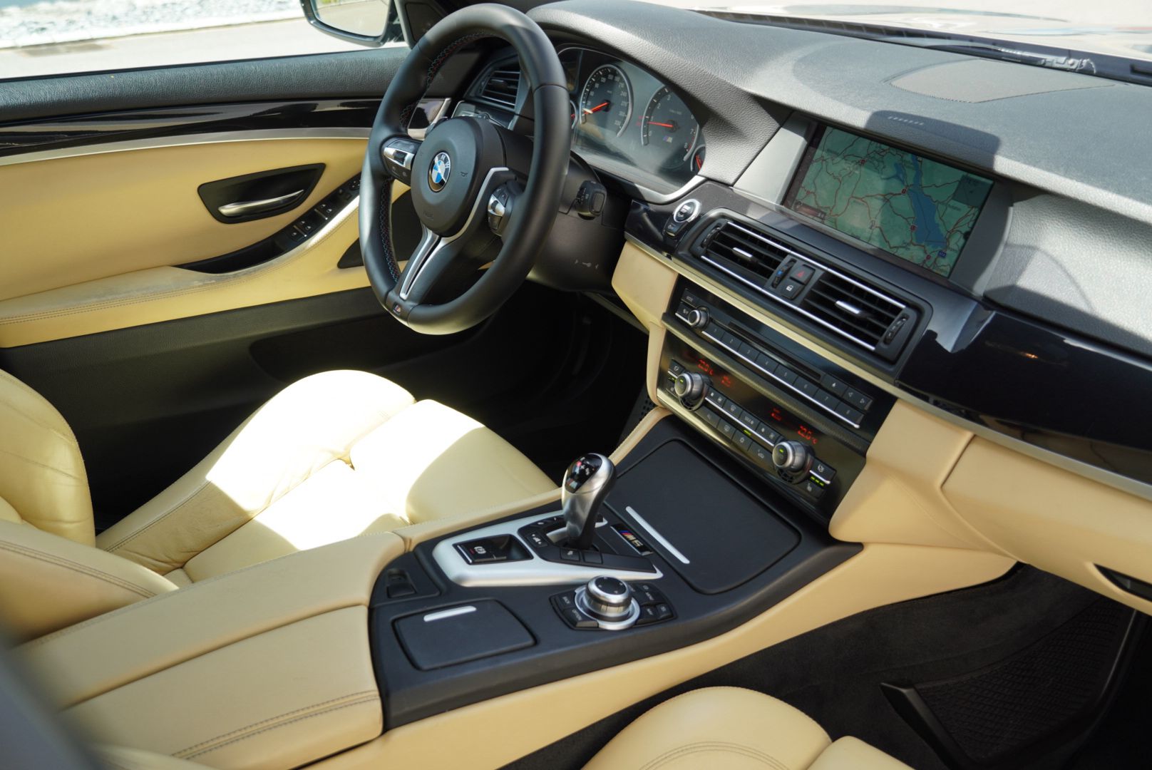 BMW M5 Drivelogic Champagne Quartz Metallic-image-21