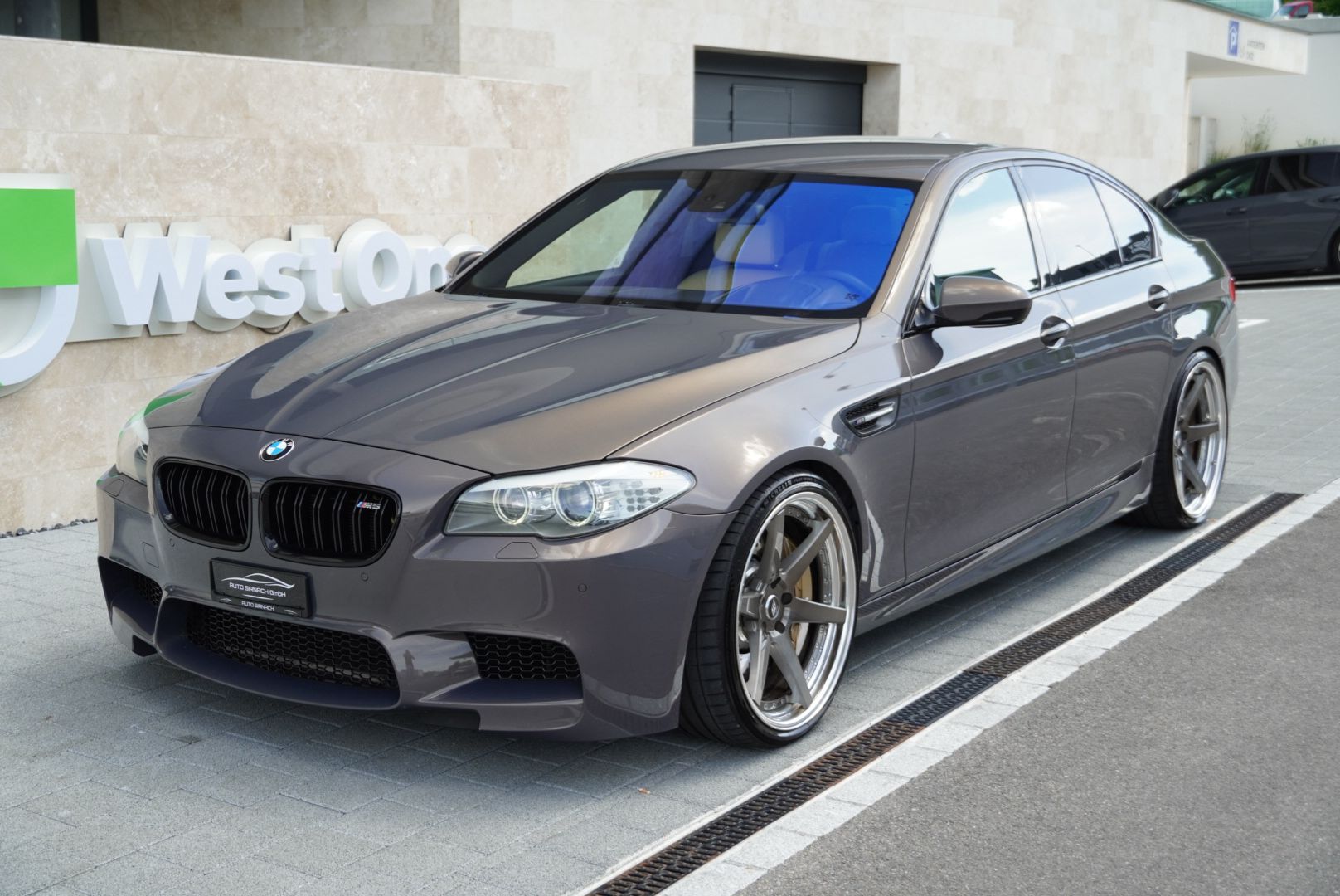 BMW M5 Drivelogic Champagne Quartz Metallic-image-7