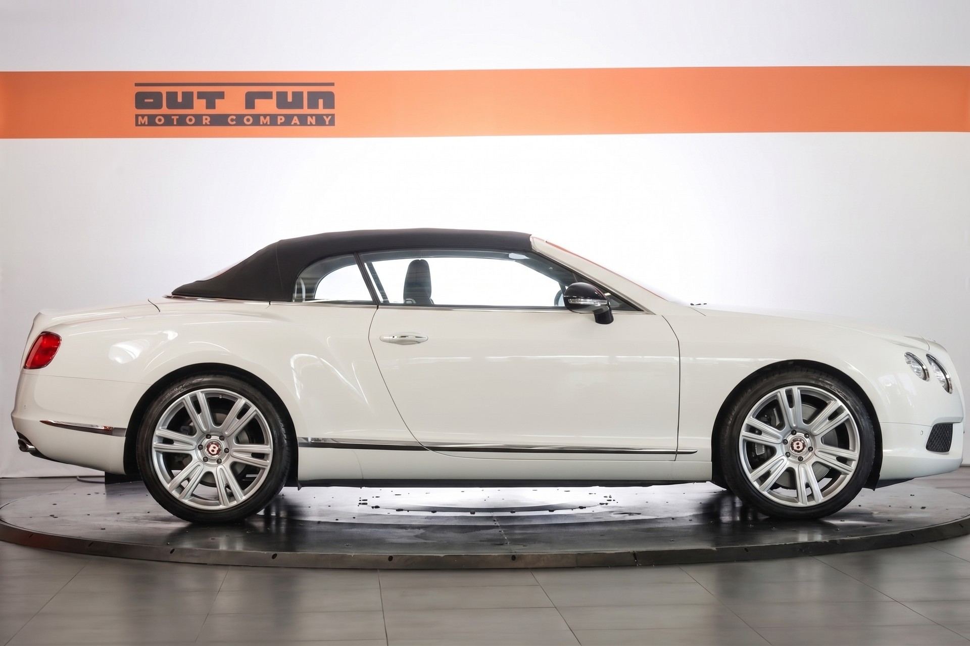 BENTLEY Continental GTC 4.0 V8-showroom-element-3