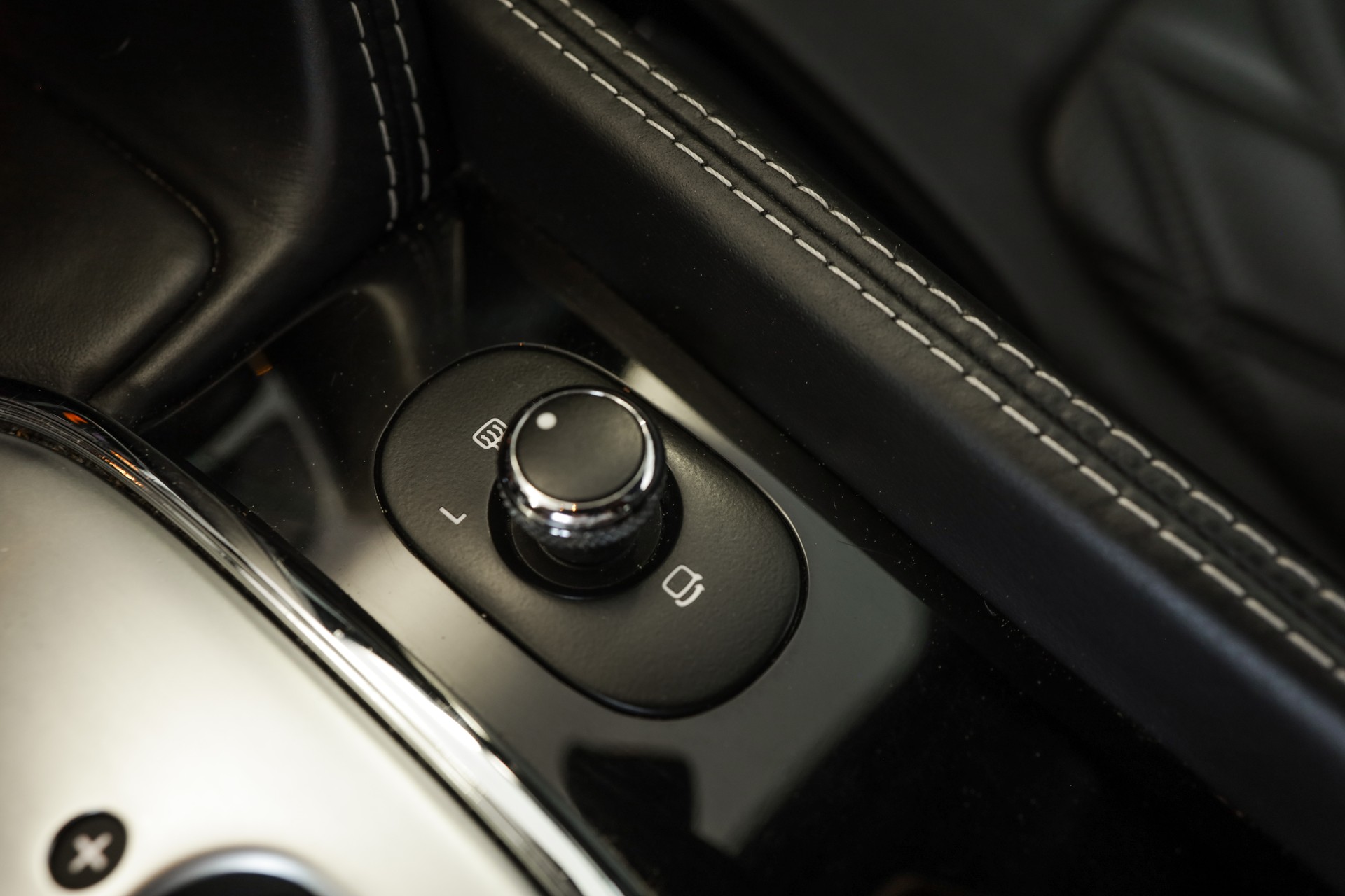 BENTLEY Continental GTC 4.0 V8-image-11