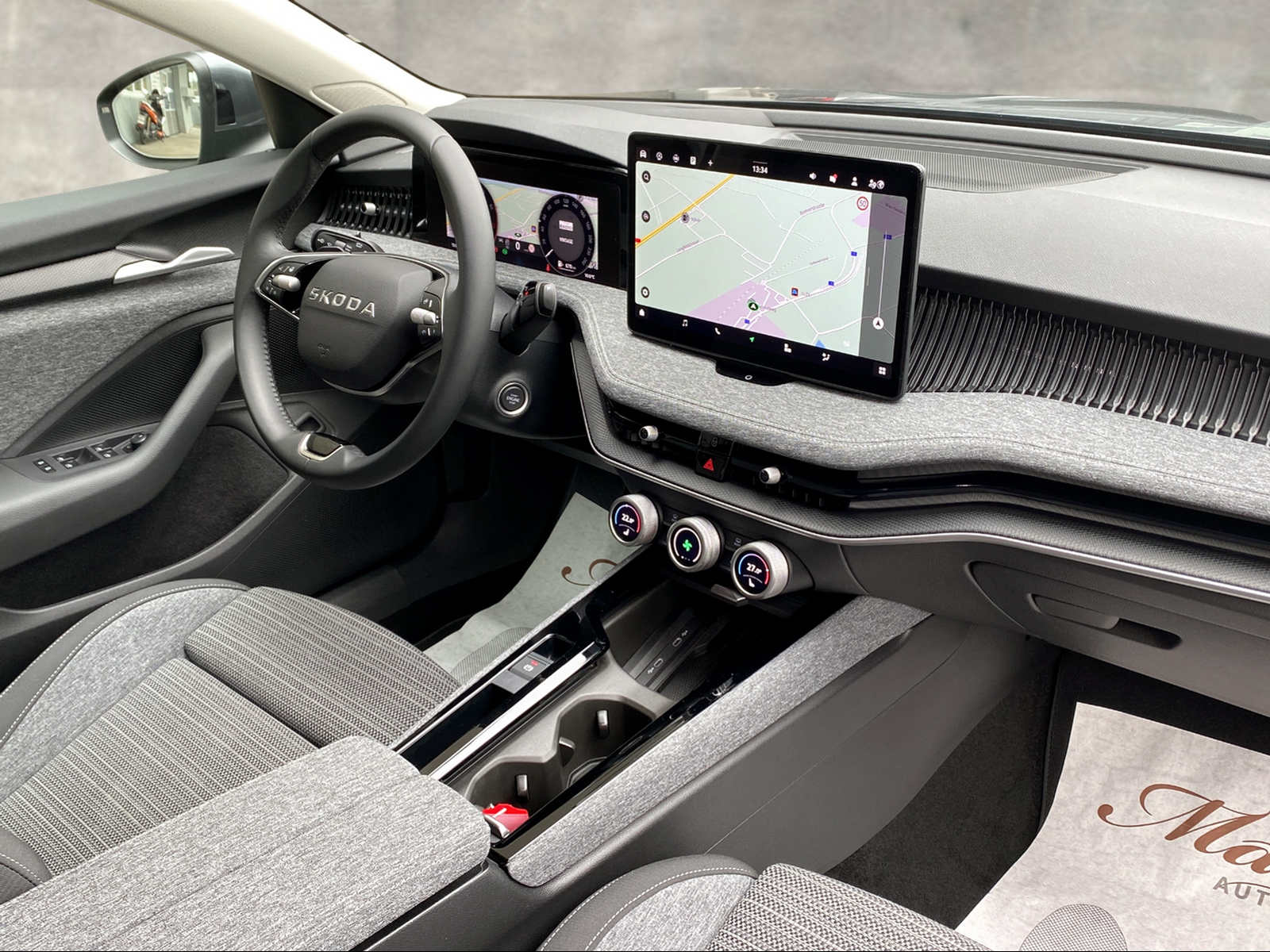 SKODA Superb Combi 2.0TSI 266PS Selection 4x4 DSG **Top Ausstattung**-image-10