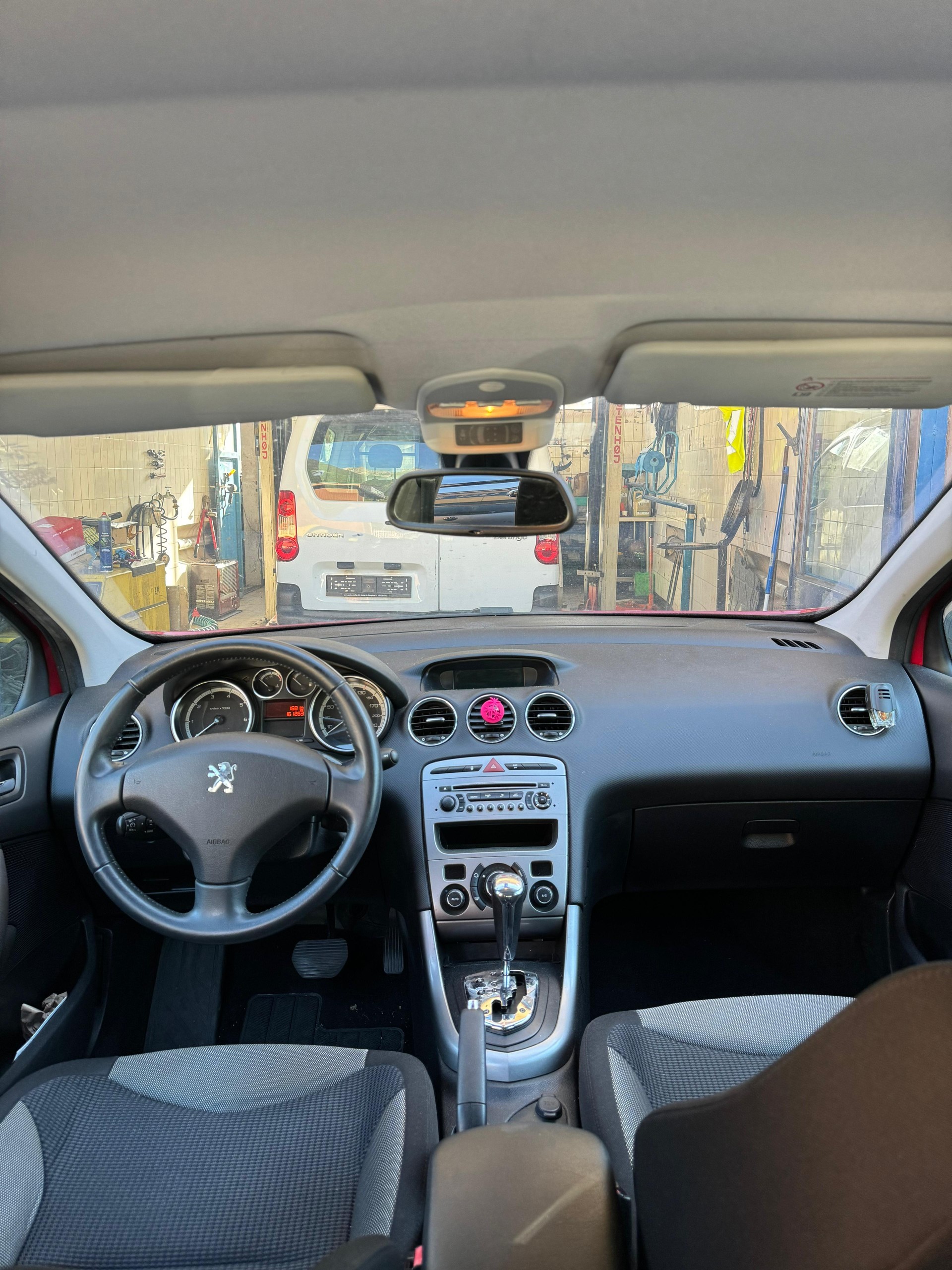 PEUGEOT 308 1.6 16V VTI Lion Edition Automatic-image-3