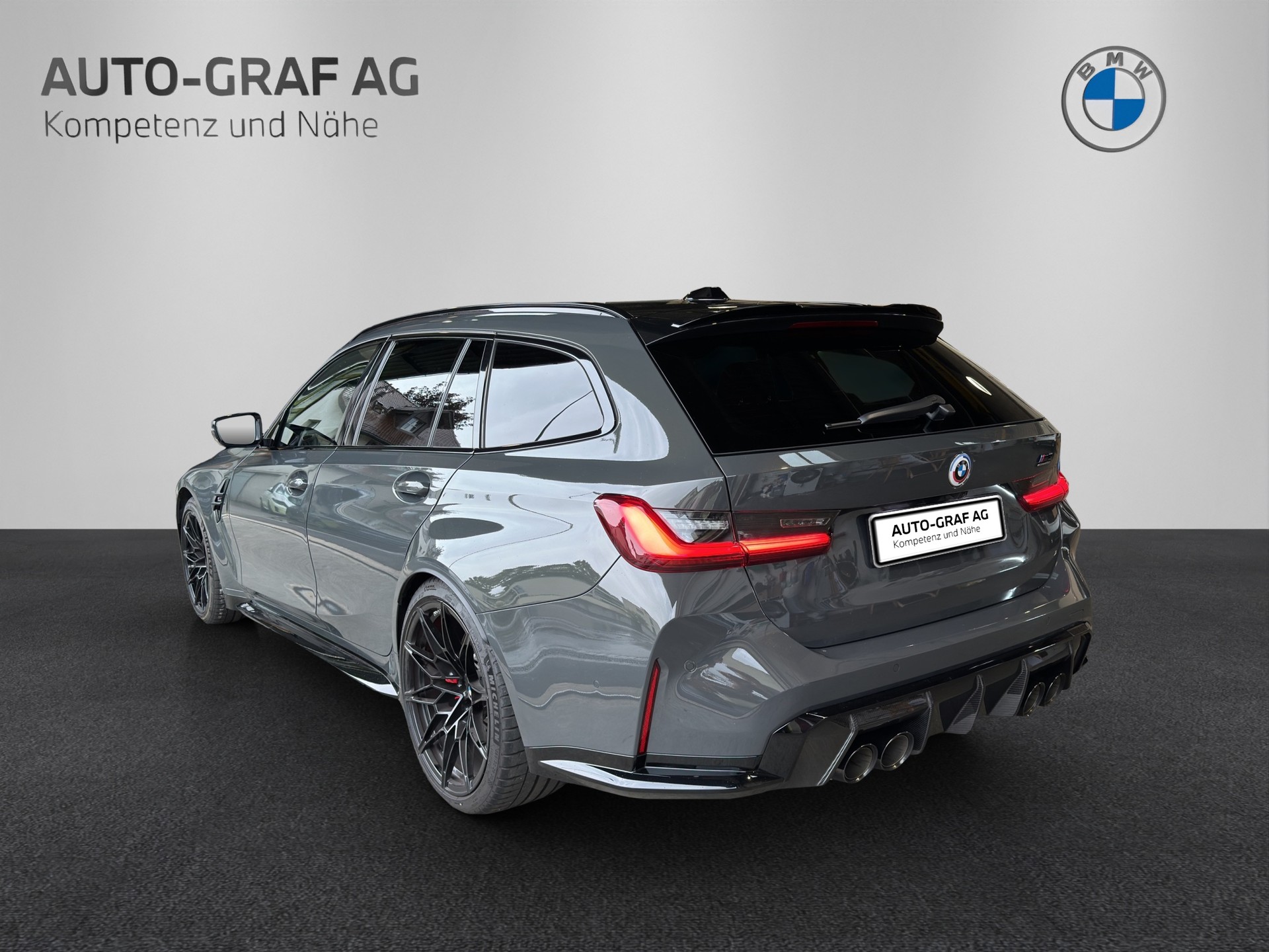 BMW M3 Competition xDrive Touring-showroom-element-2