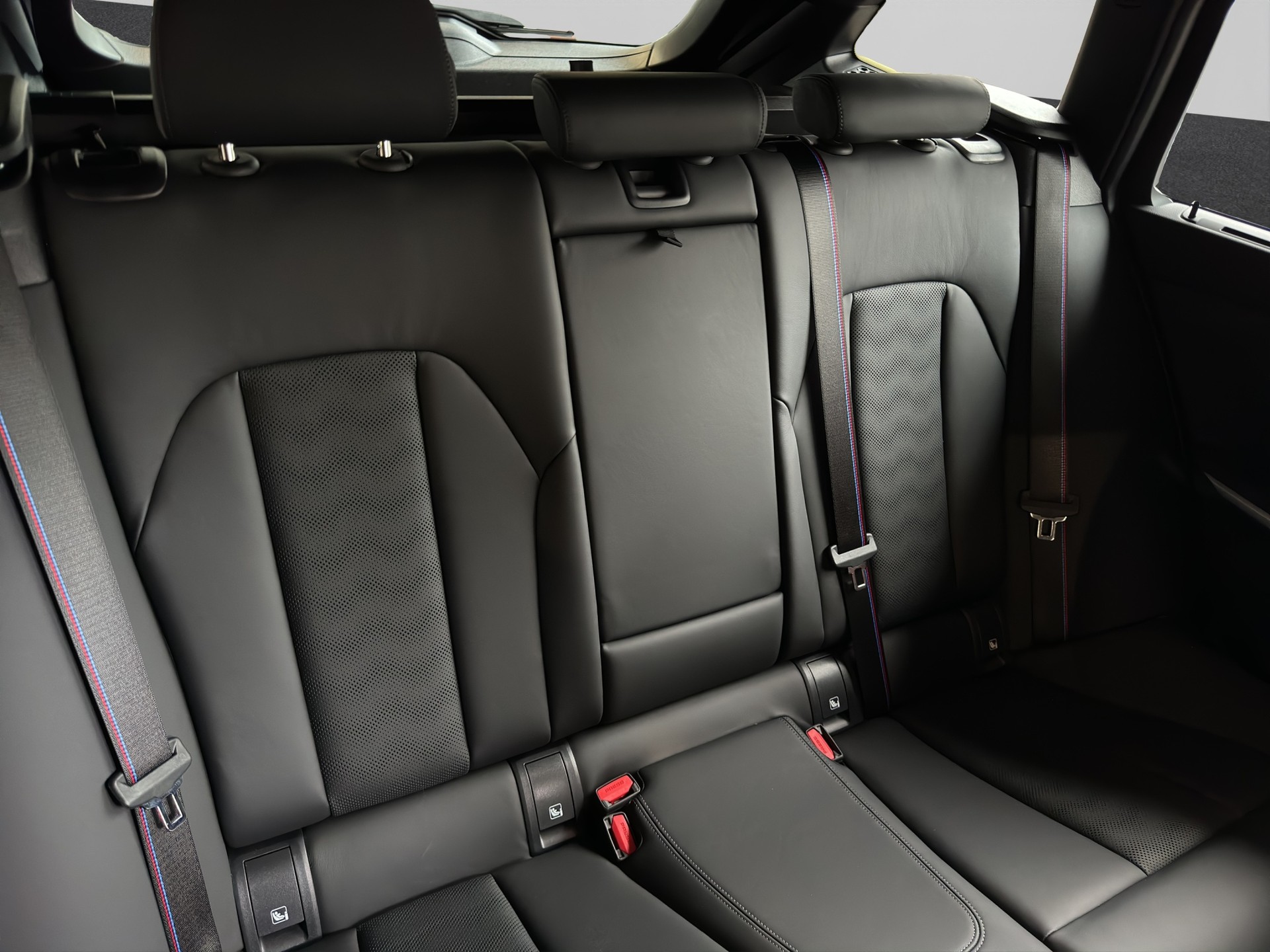 BMW M3 Competition xDrive Touring-image-19
