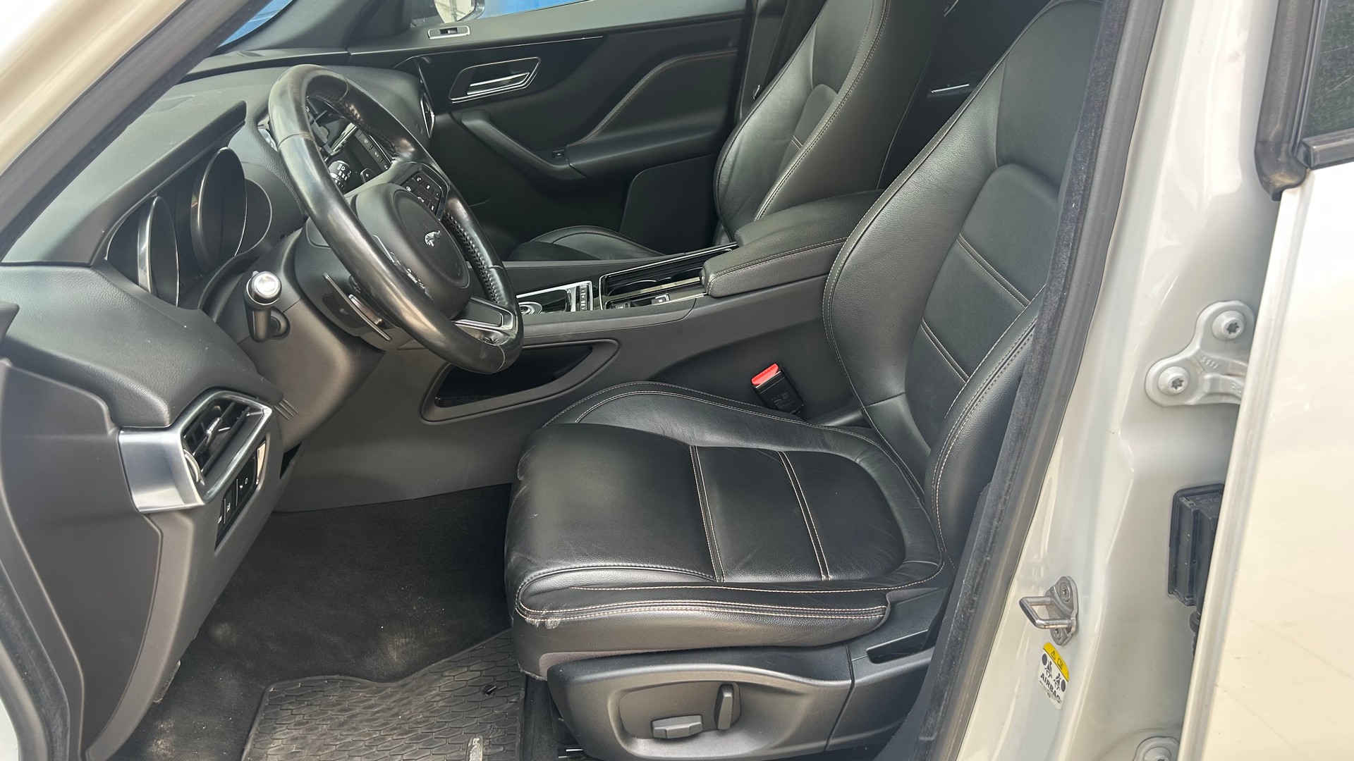 JAGUAR F-Pace 25d Portfolio AWD Automatik-image-7
