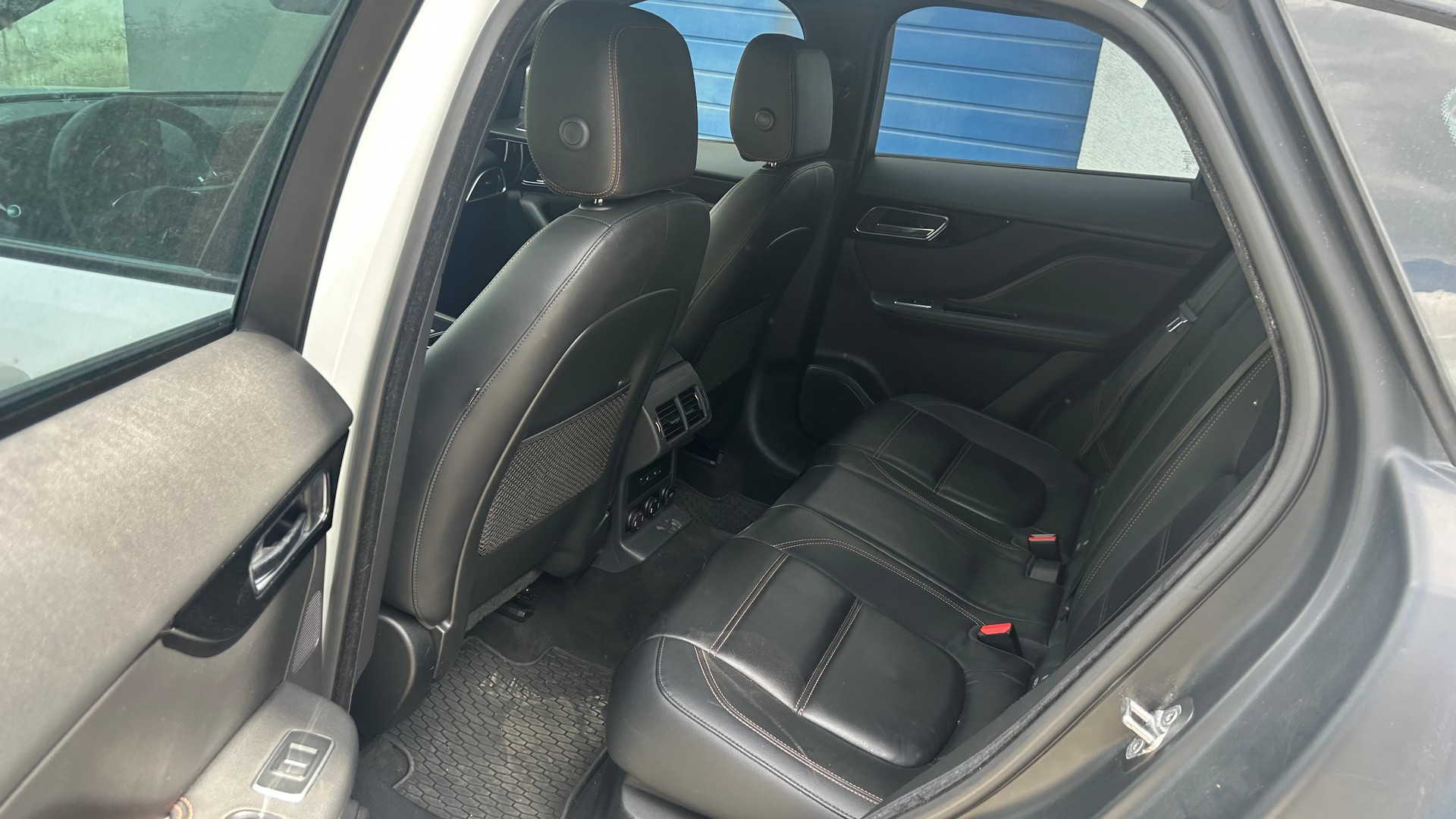 JAGUAR F-Pace 25d Portfolio AWD Automatik-image-8