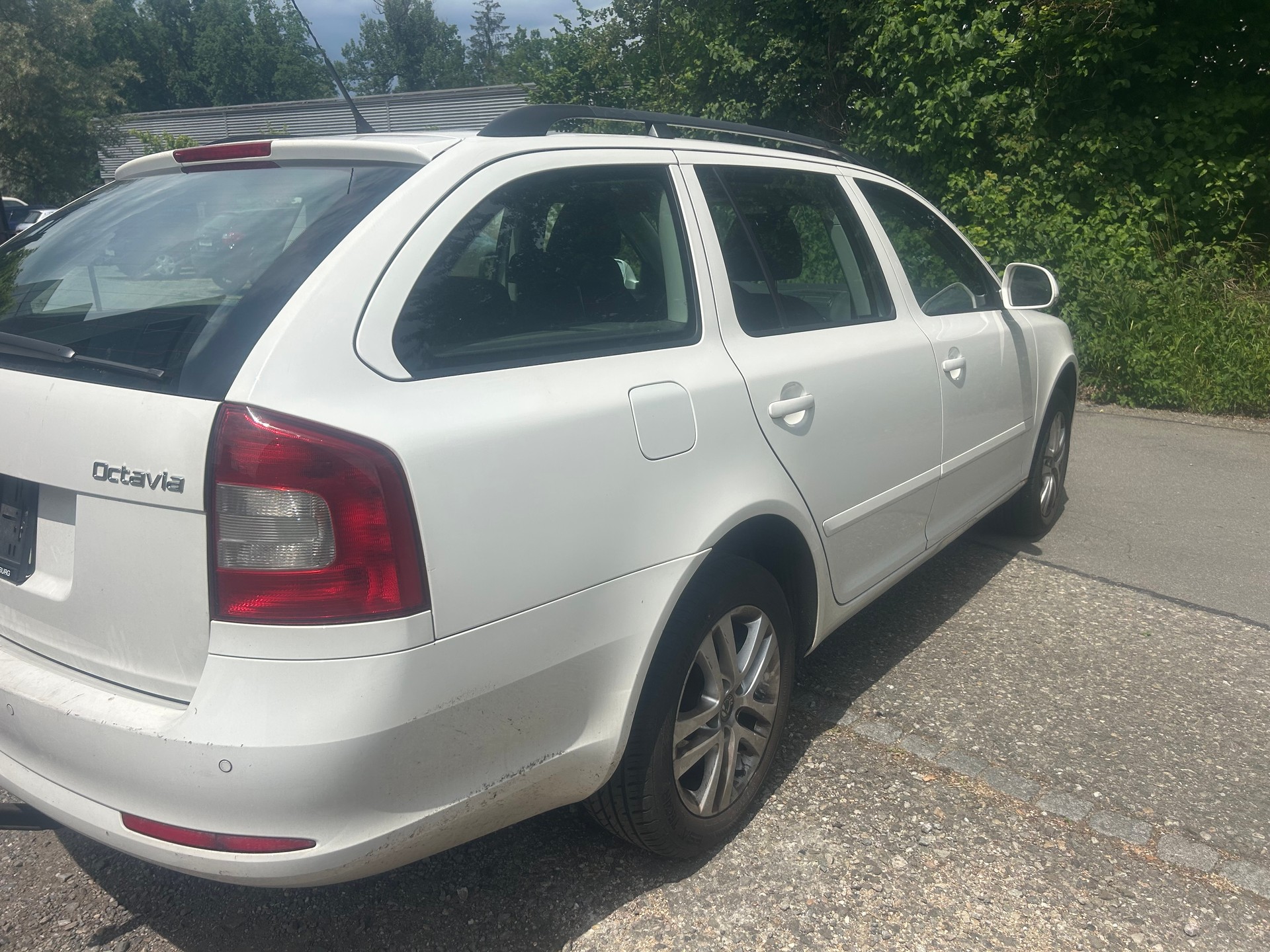 SKODA Octavia Combi 2.0 TDI Laurin & Klement 4x4-image-3