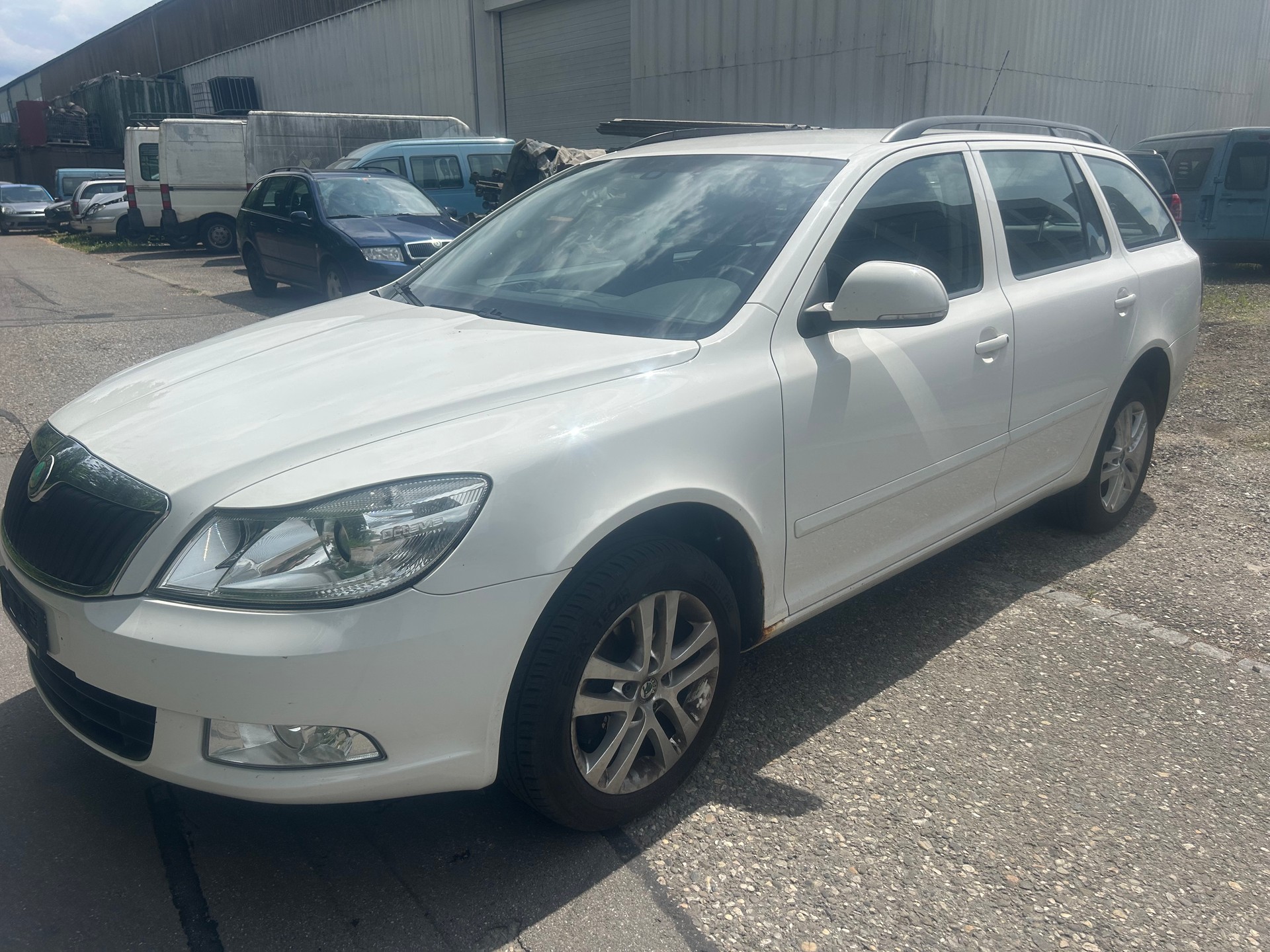 SKODA Octavia Combi 2.0 TDI Laurin & Klement 4x4-image-1