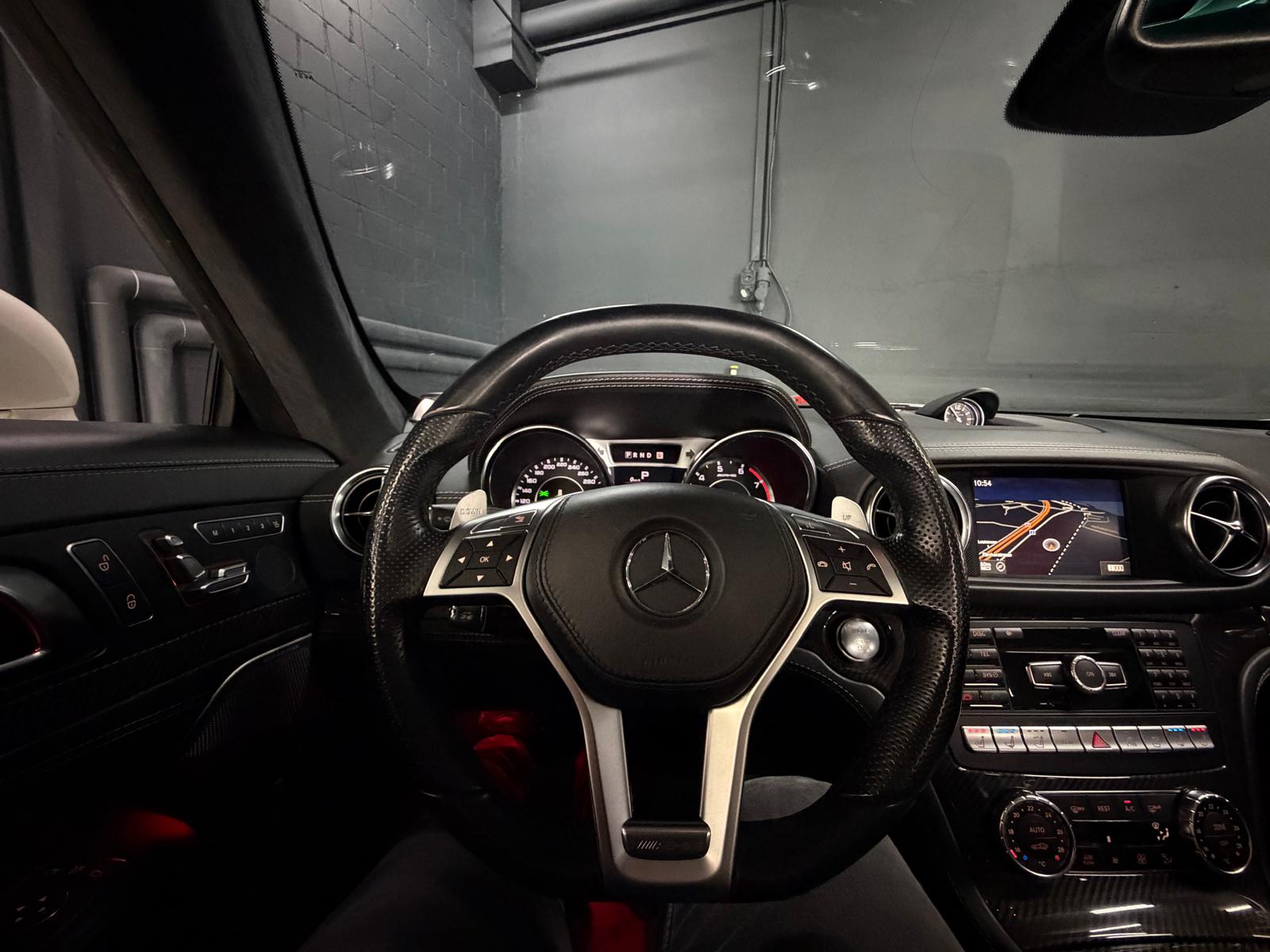 MERCEDES-BENZ SL 63 AMG Limited White&Black Performance Speedshift Frisch ab MFK & Frisch ab Service-image-9