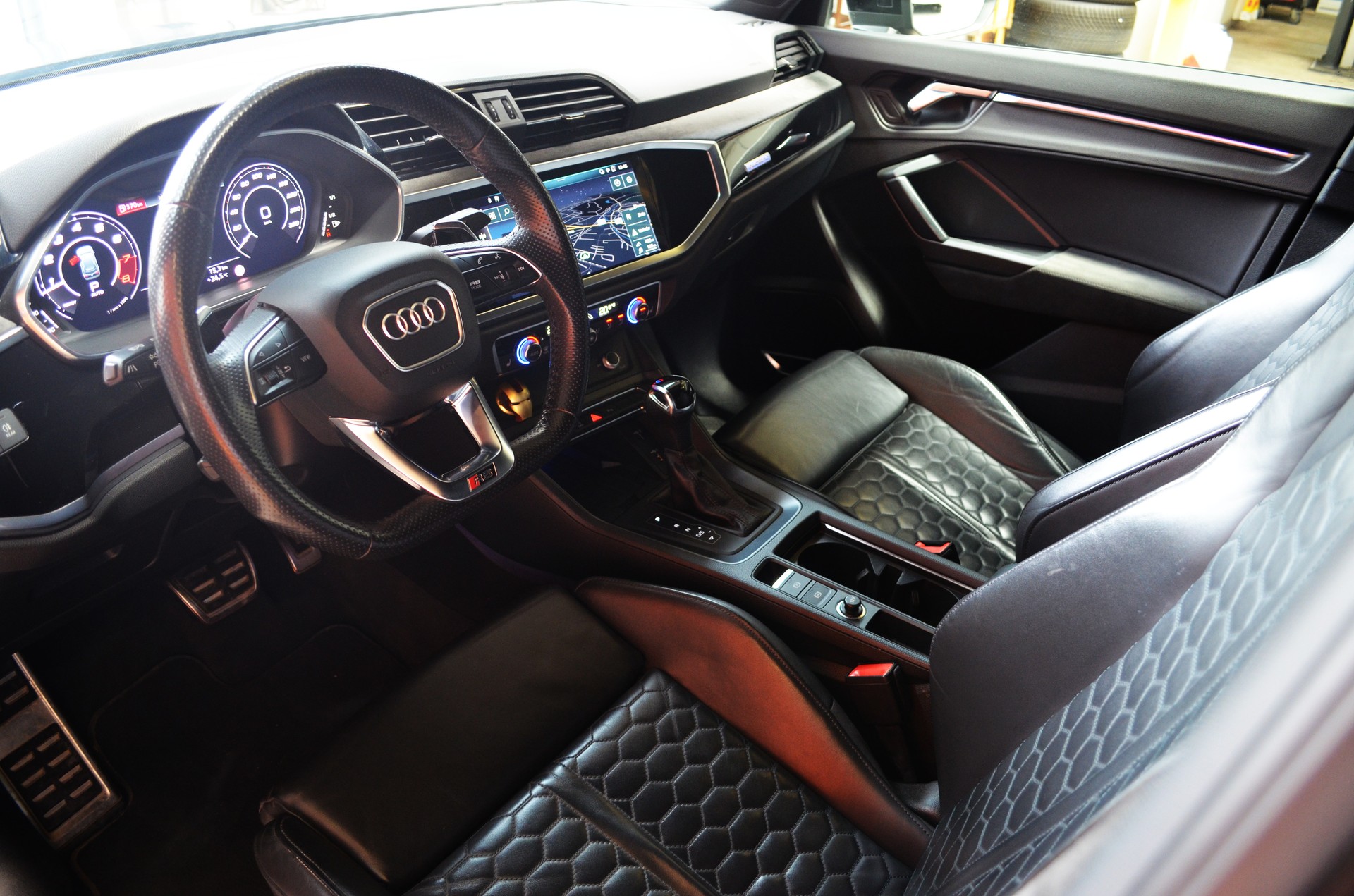 AUDI RS Q3 2.5 TFSI quattro S tronic-image-7