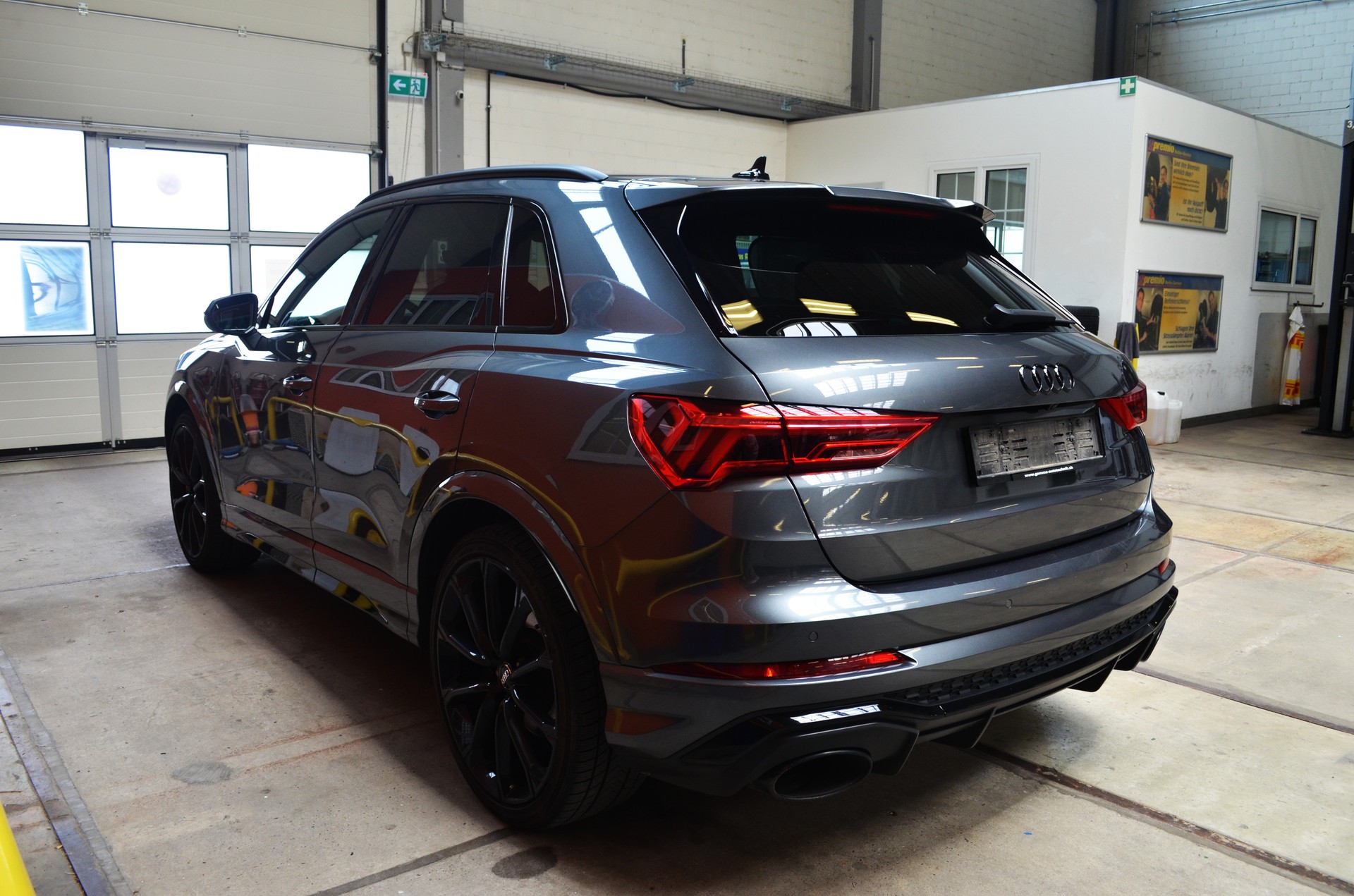 AUDI RS Q3 2.5 TFSI quattro S tronic-image-6