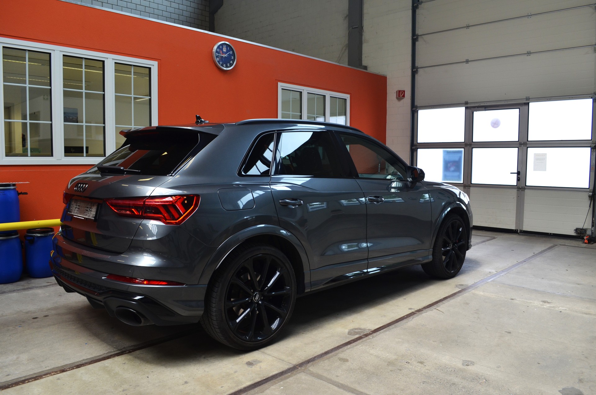AUDI RS Q3 2.5 TFSI quattro S tronic-image-4