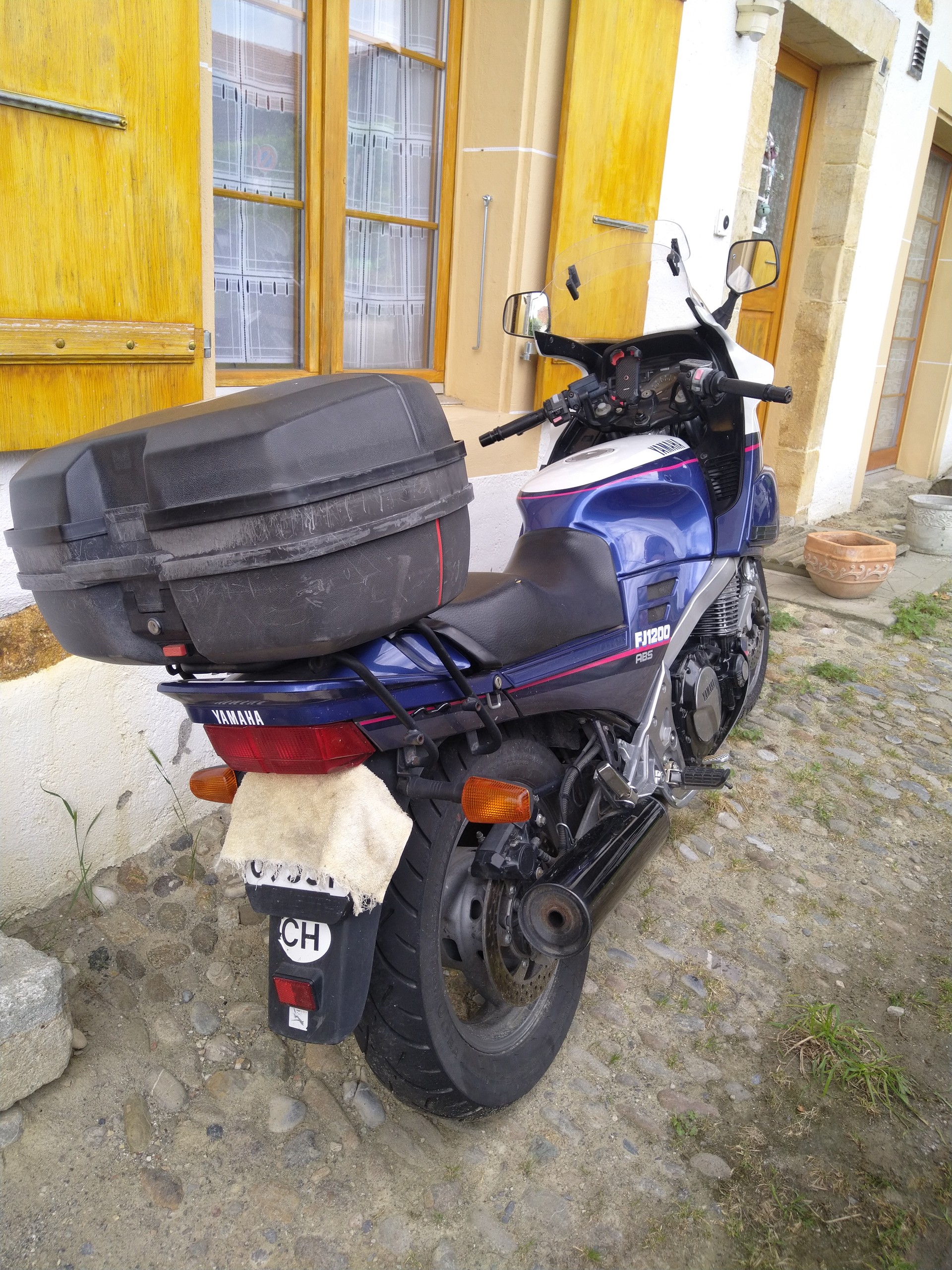 YAMAHA FJ 1200-image-1