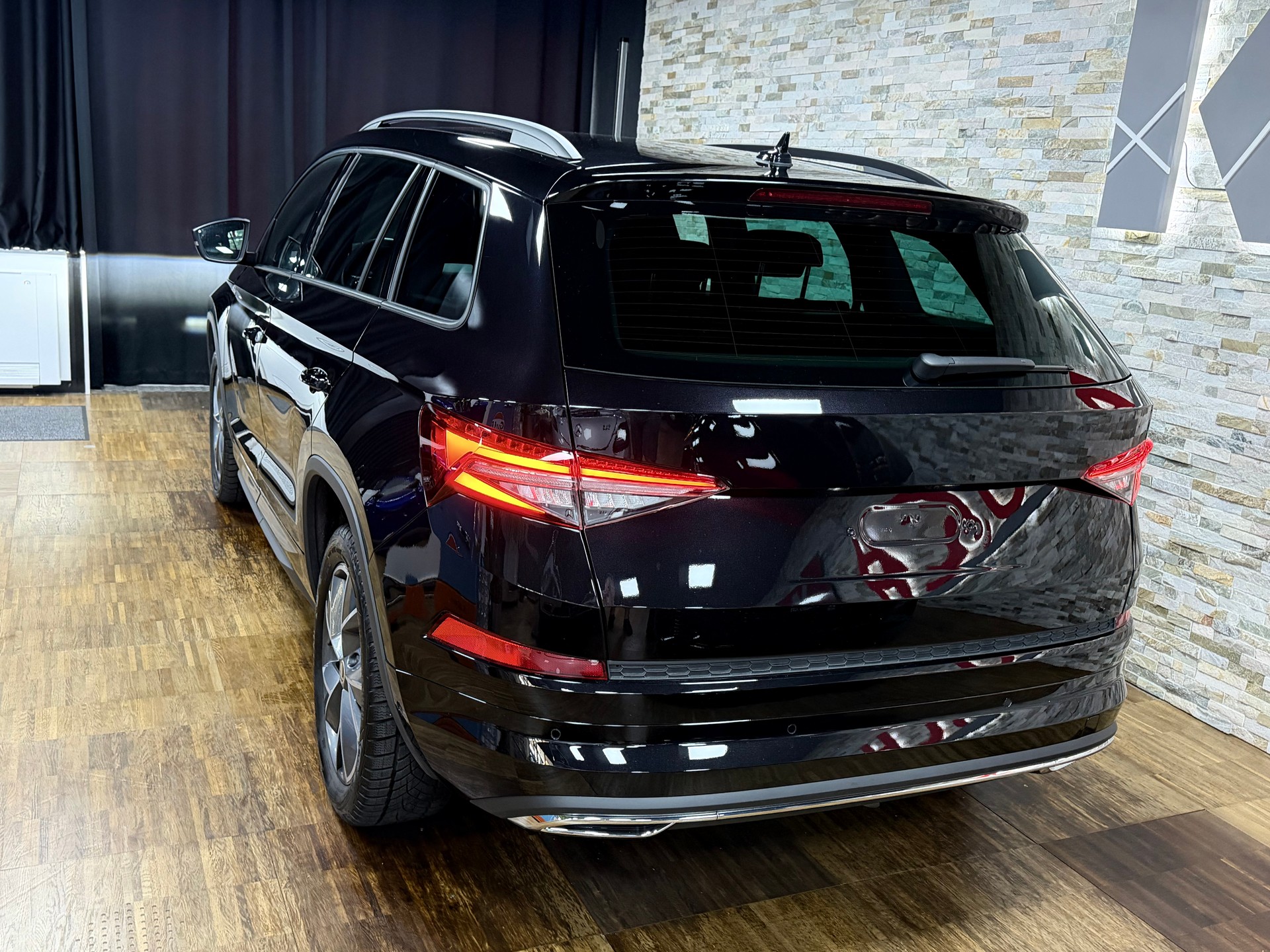 SKODA Kodiaq 2.0 TDI CR SportLine 4x4 DSG-showroom-element-1