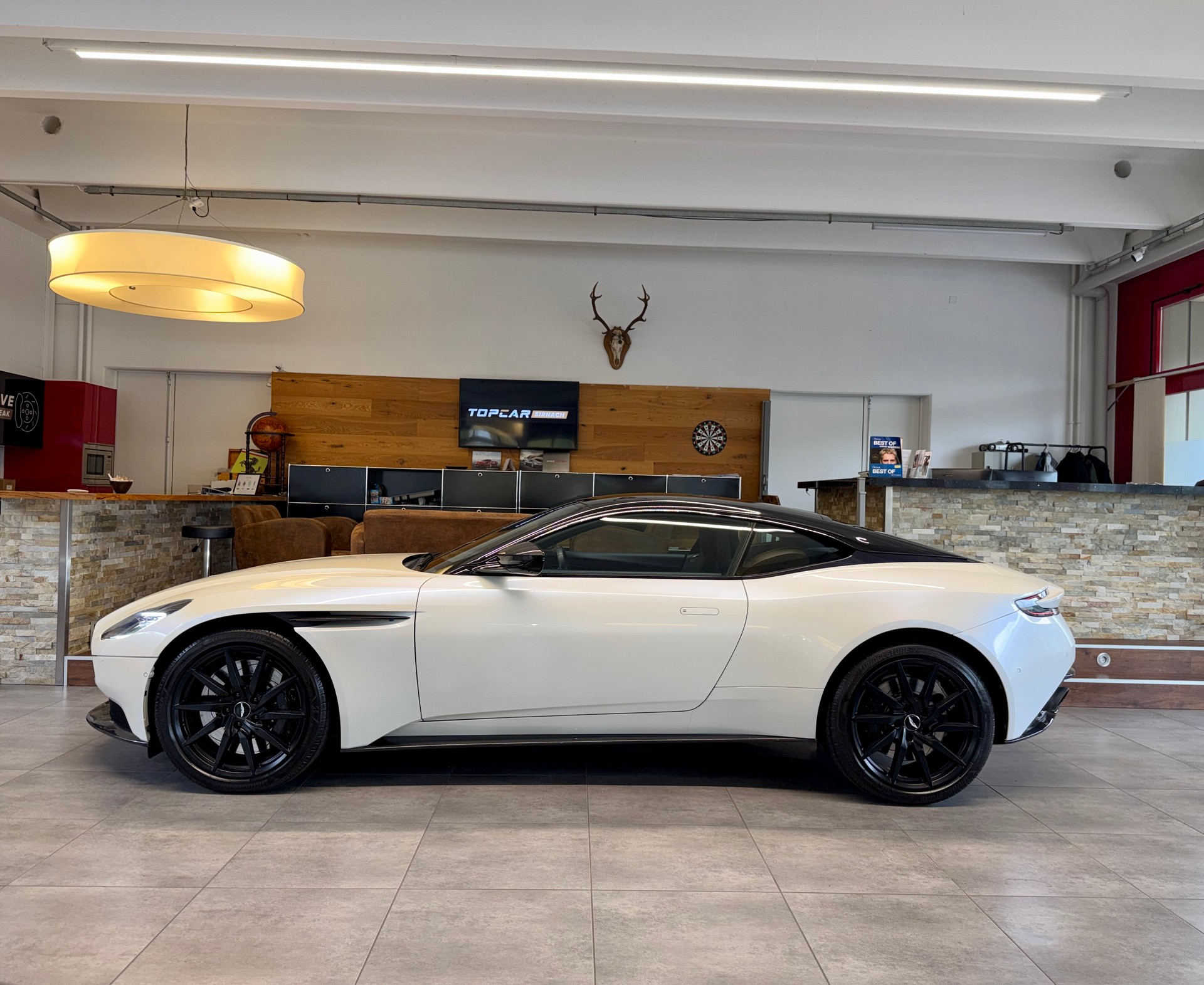 ASTON MARTIN DB11 V8 Touchtronic 3-showroom-element-2