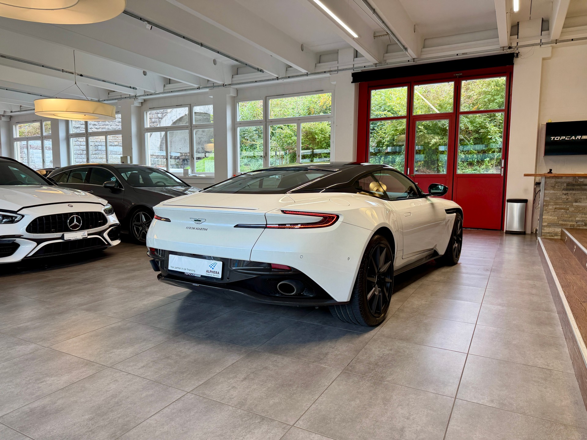 ASTON MARTIN DB11 V8 Touchtronic 3-image-5