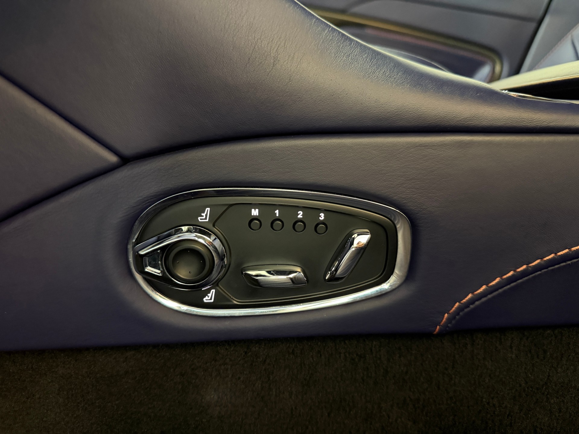ASTON MARTIN DB11 V8 Touchtronic 3-image-17