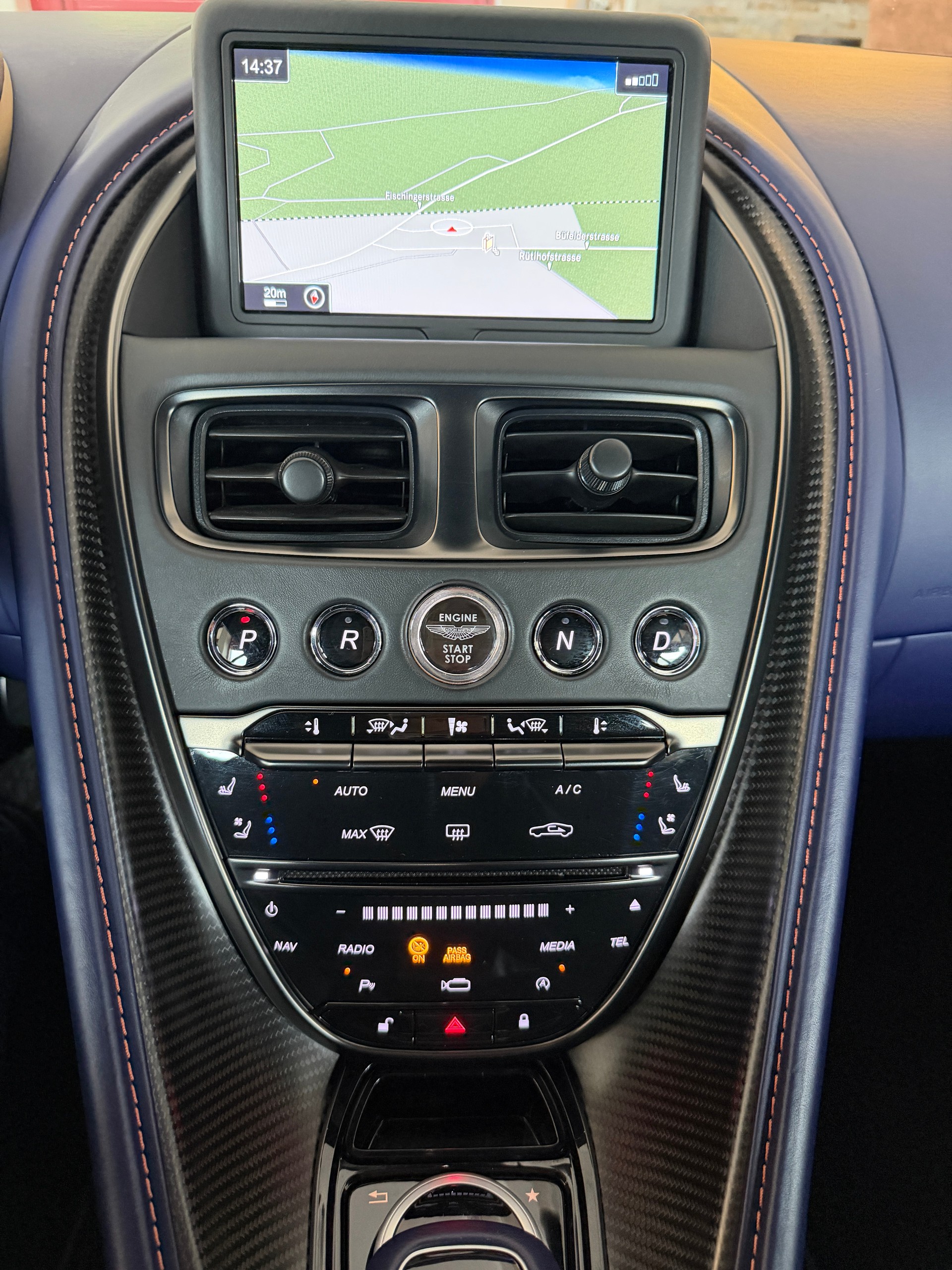 ASTON MARTIN DB11 V8 Touchtronic 3-image-23