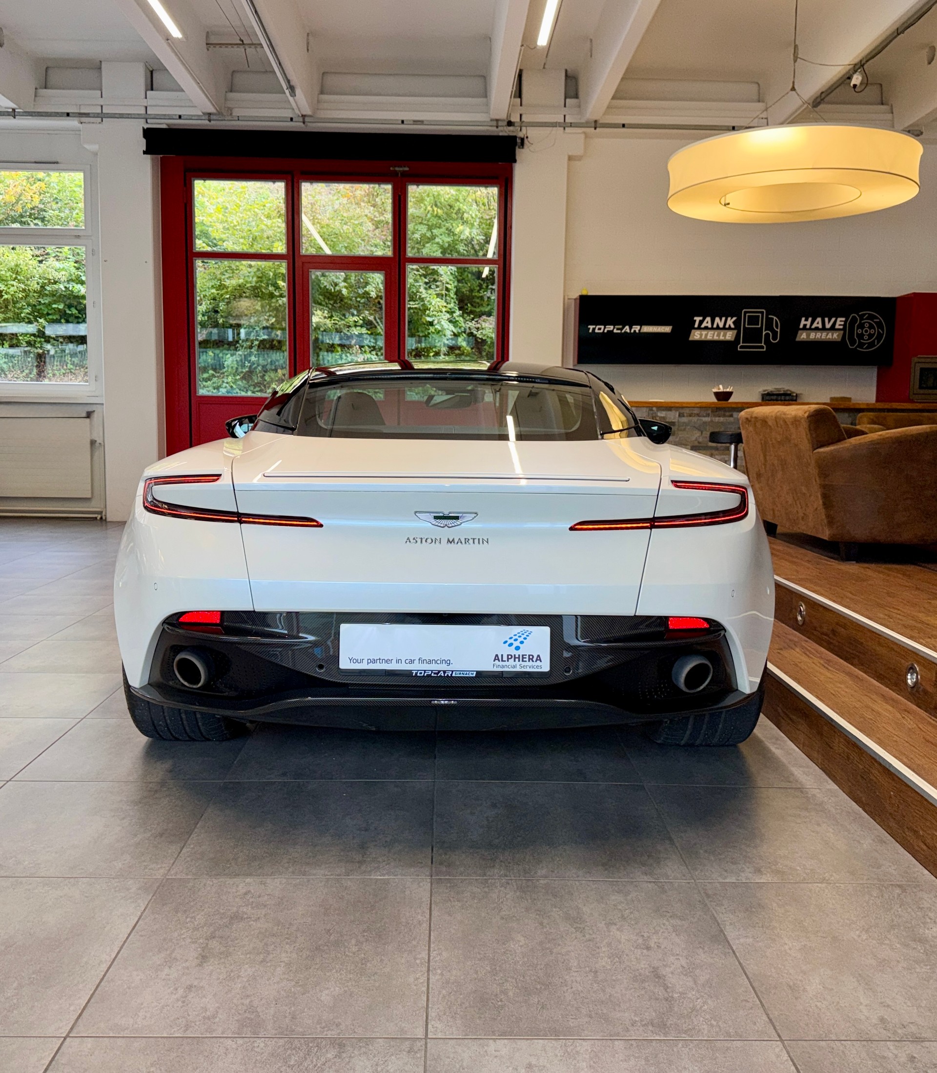 ASTON MARTIN DB11 V8 Touchtronic 3-image-4