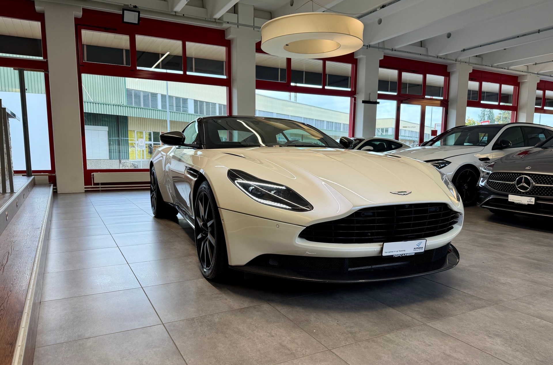 ASTON MARTIN DB11 V8 Touchtronic 3-image-6