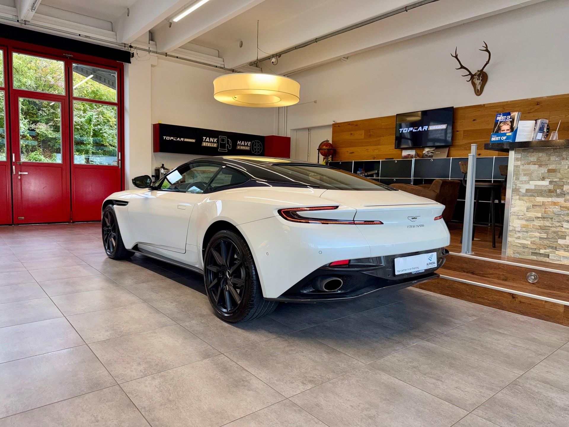 ASTON MARTIN DB11 V8 Touchtronic 3-showroom-element-3