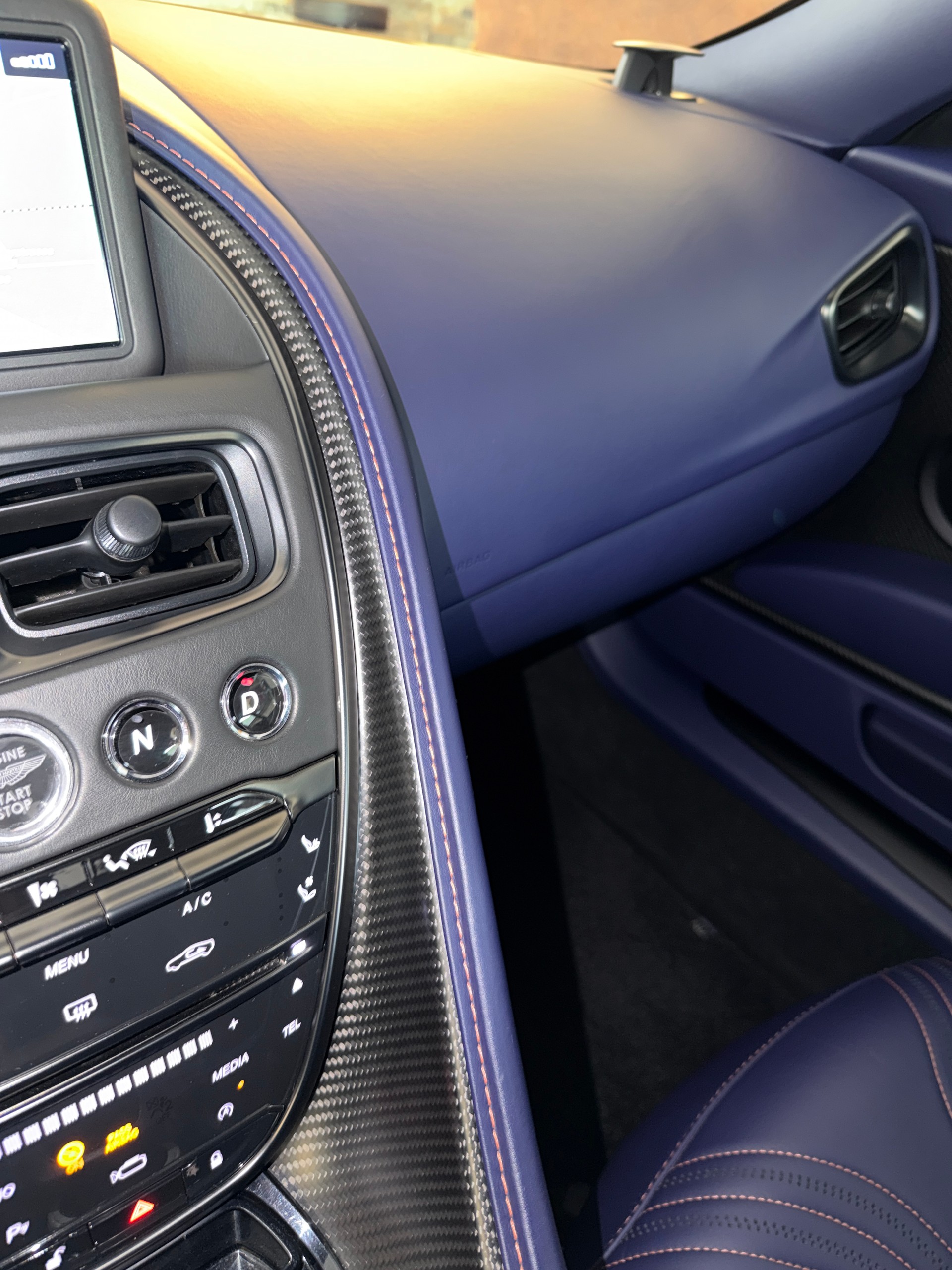 ASTON MARTIN DB11 V8 Touchtronic 3-image-30