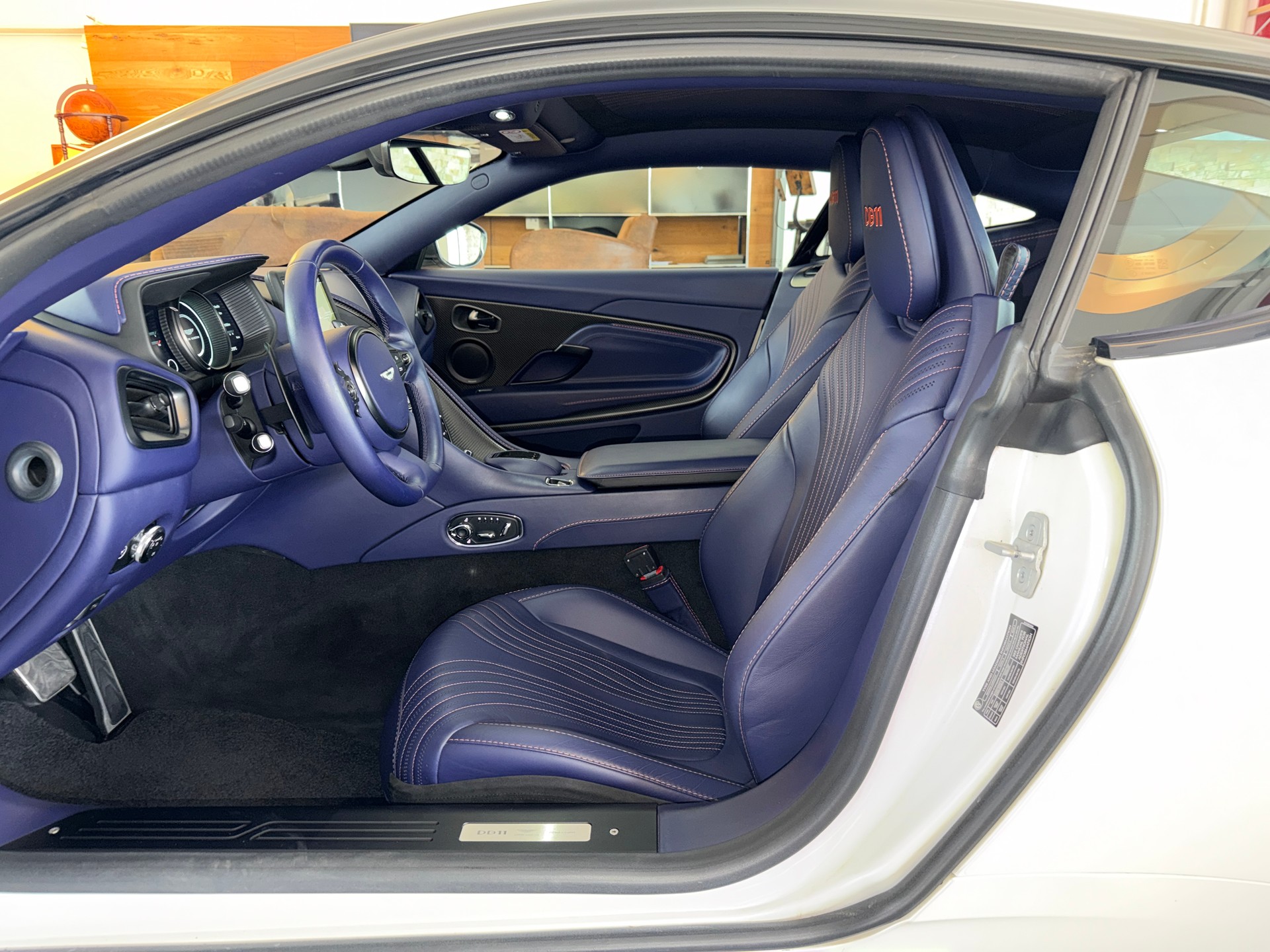 ASTON MARTIN DB11 V8 Touchtronic 3-image-14