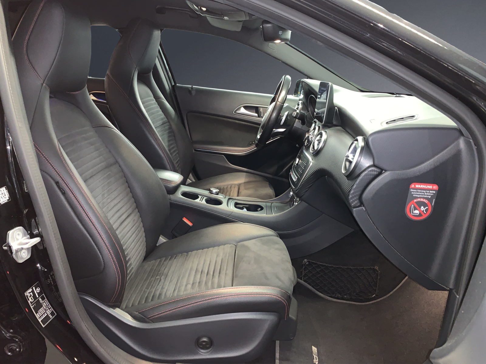 MERCEDES-BENZ A 220 AMG Line 4Matic-image-6