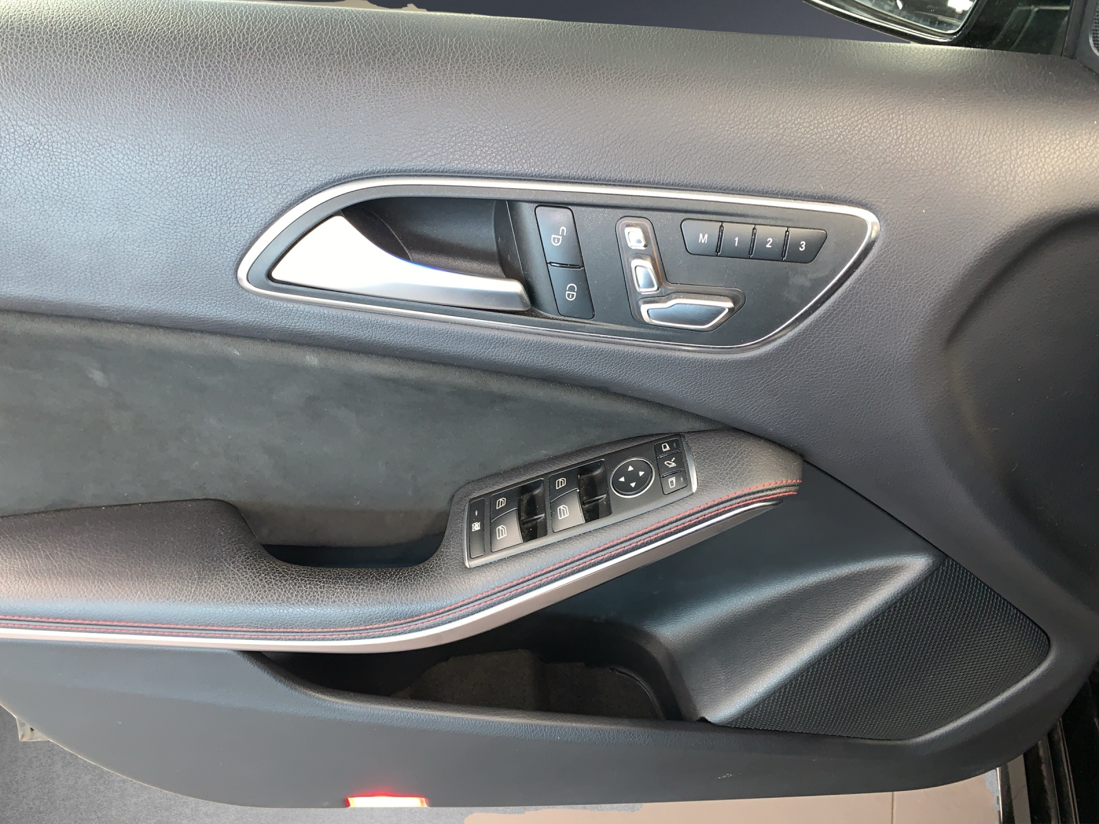 MERCEDES-BENZ A 220 AMG Line 4Matic-image-10