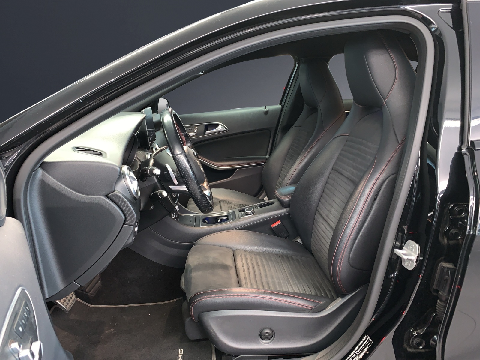 MERCEDES-BENZ A 220 AMG Line 4Matic-image-5