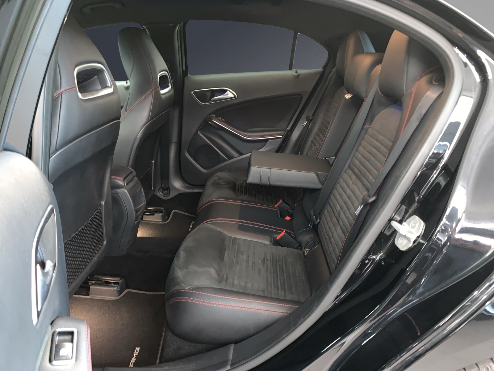 MERCEDES-BENZ A 220 AMG Line 4Matic-image-11