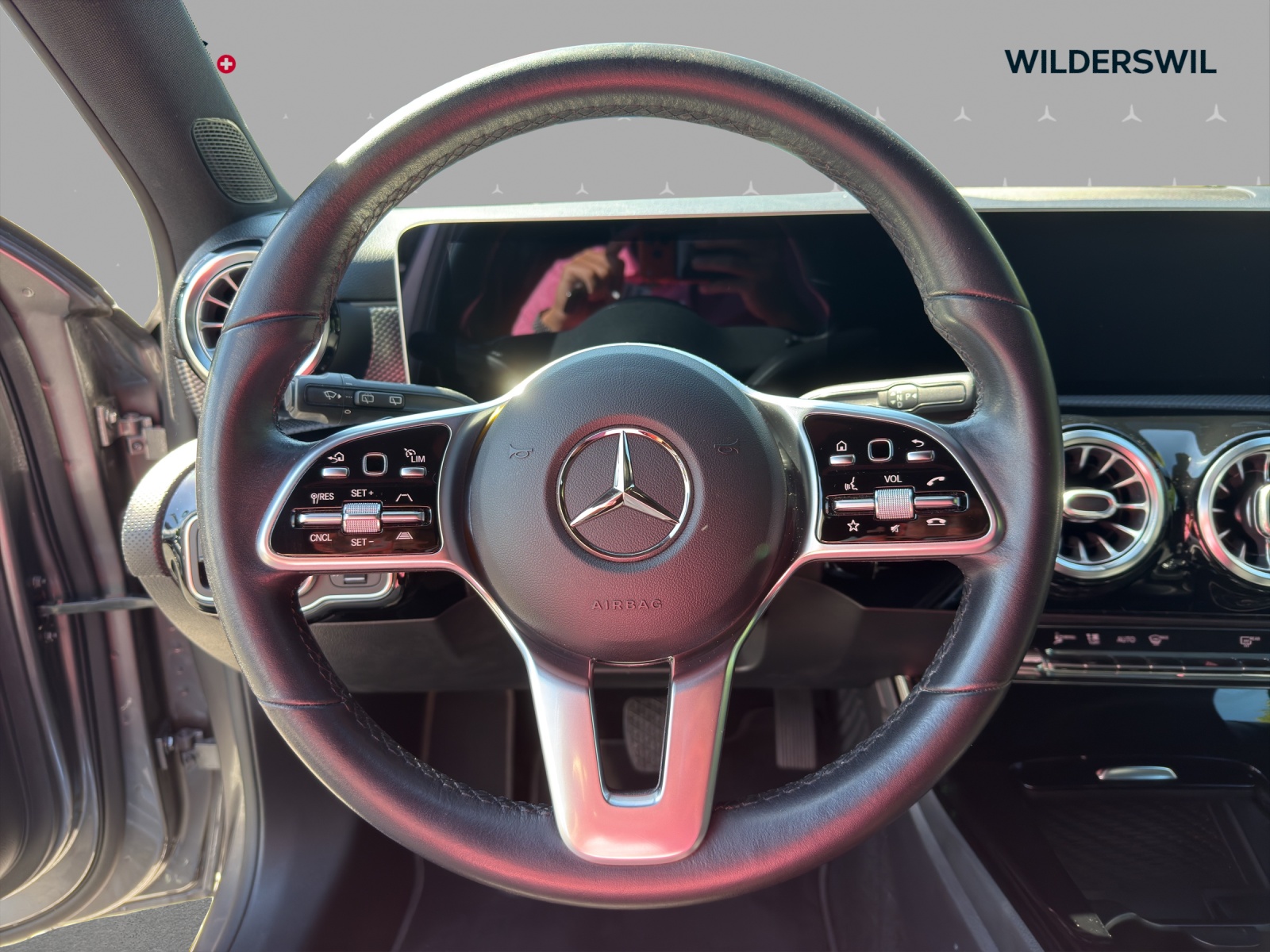 MERCEDES-BENZ A 180 Progressive 7G-DCT-image-8