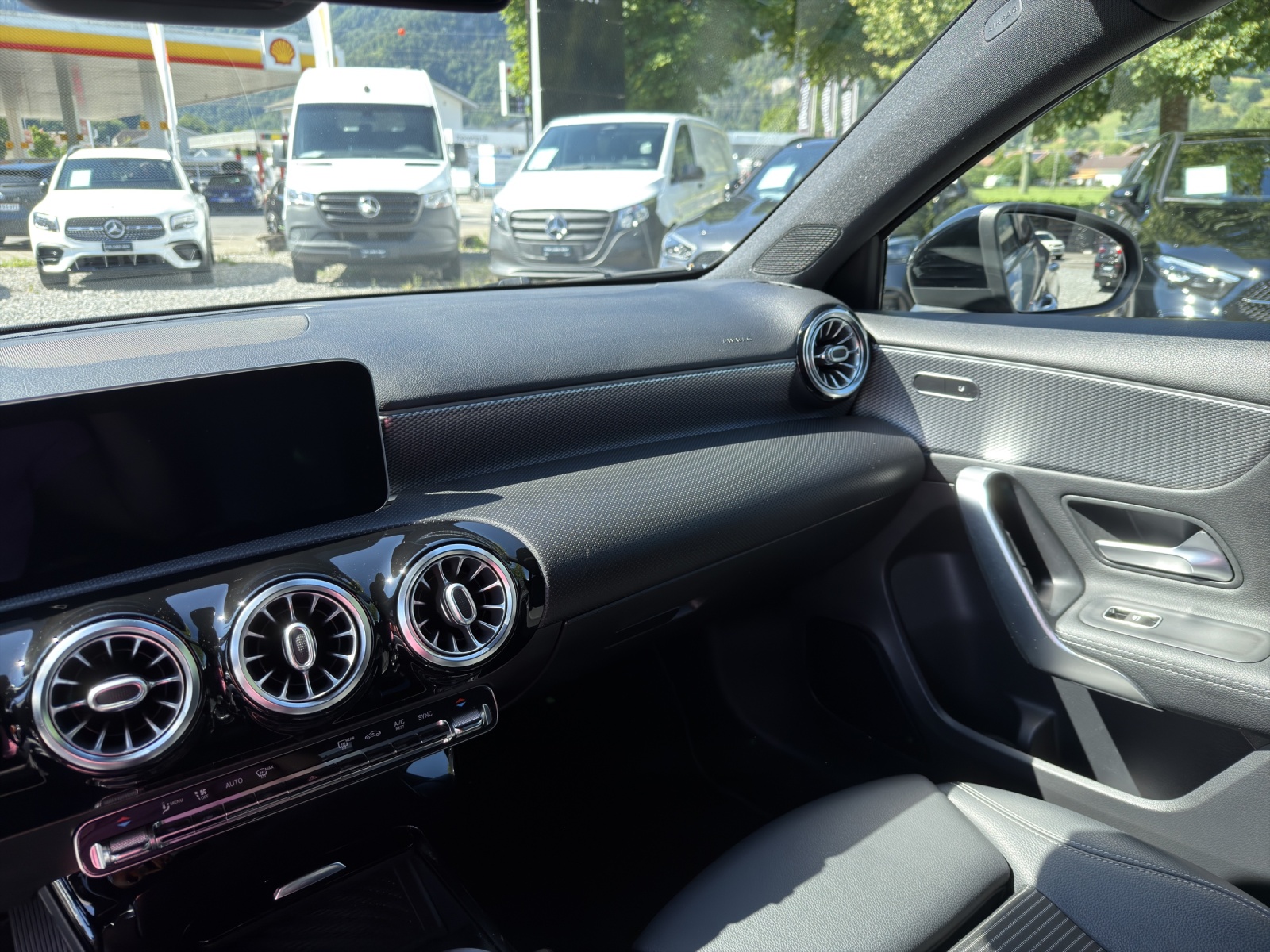 MERCEDES-BENZ A 180 Progressive 7G-DCT-image-9