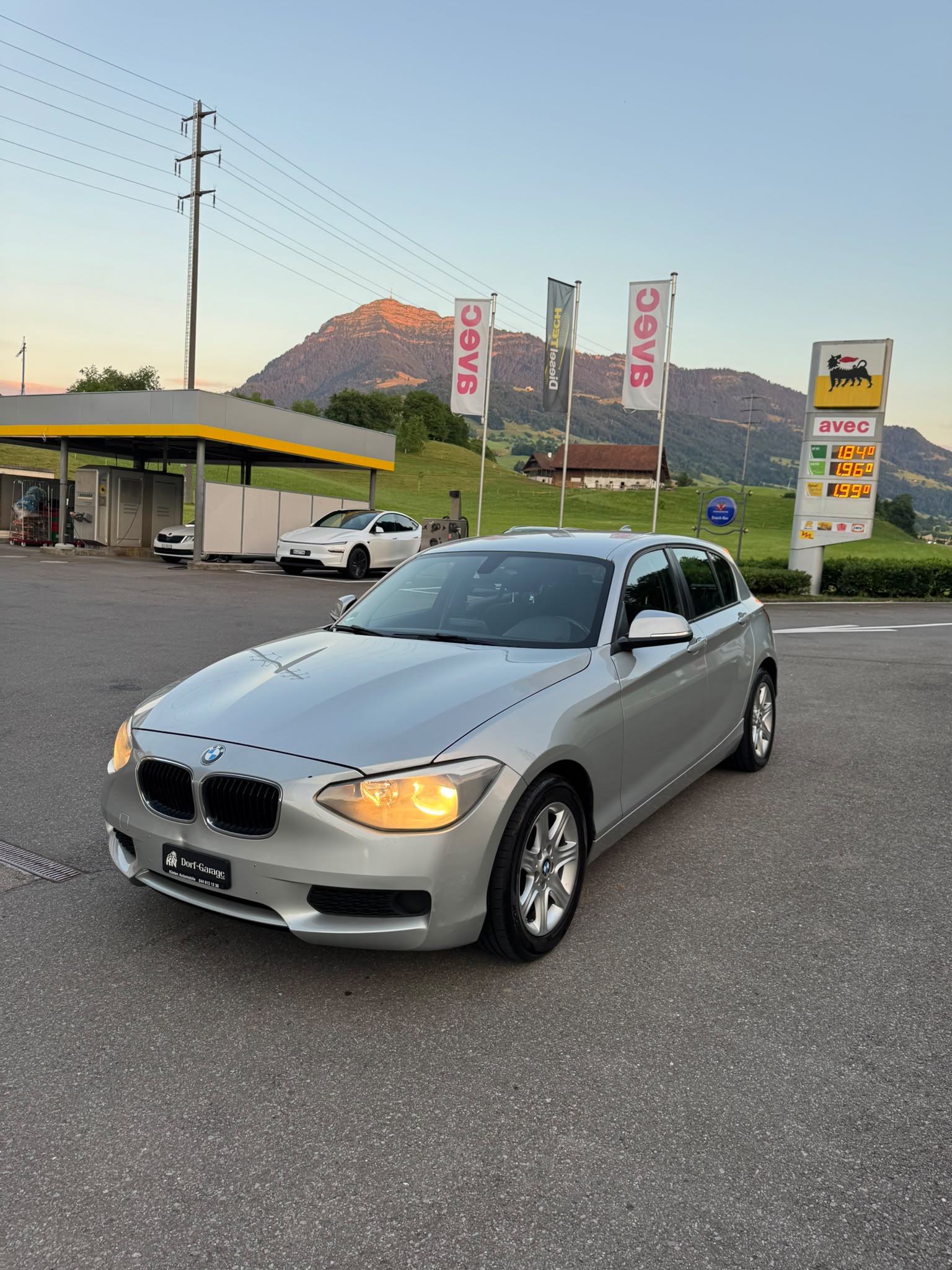 BMW 116i-showroom-element-2