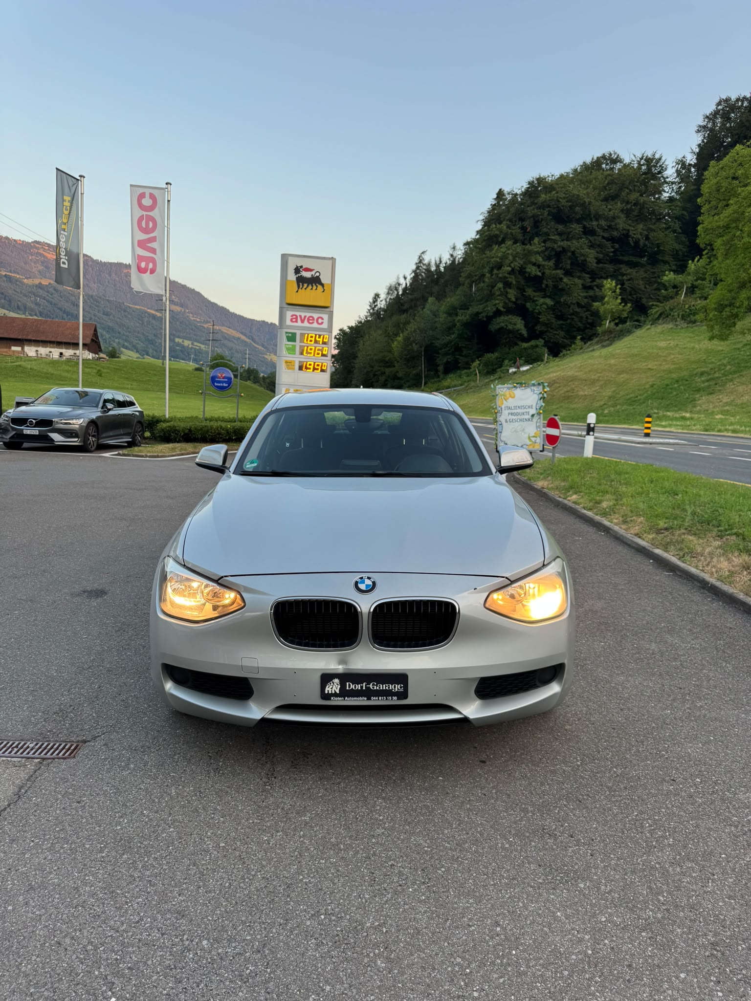 BMW 116i-showroom-element-1