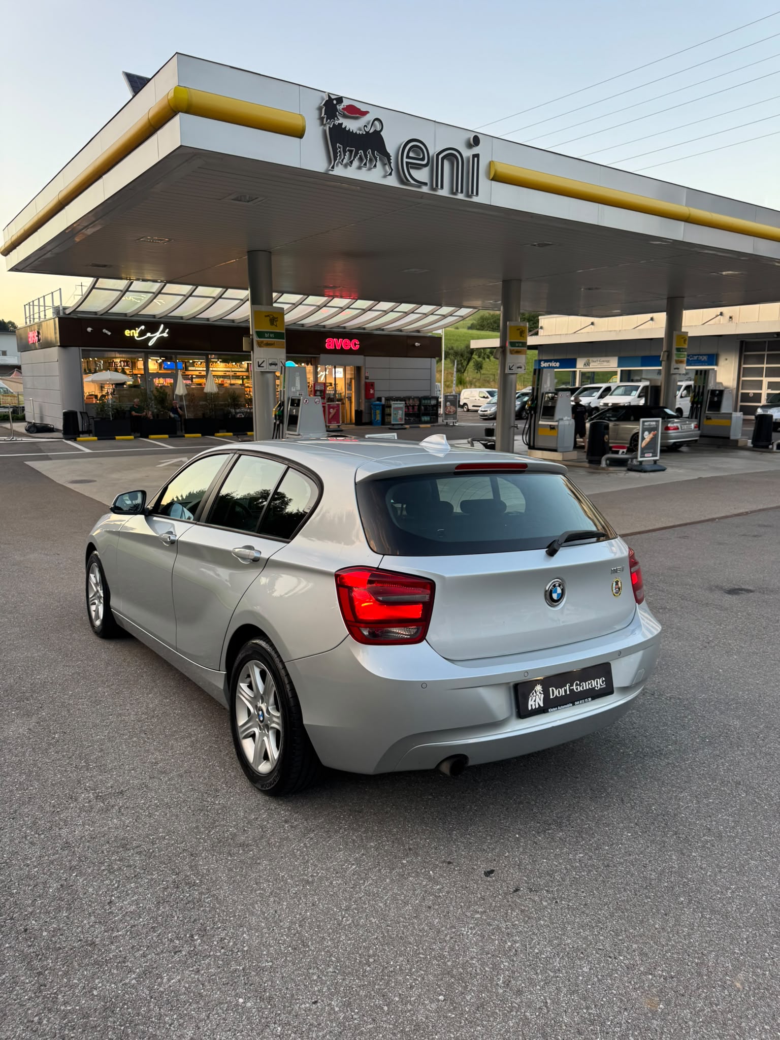 BMW 116i-showroom-element-3