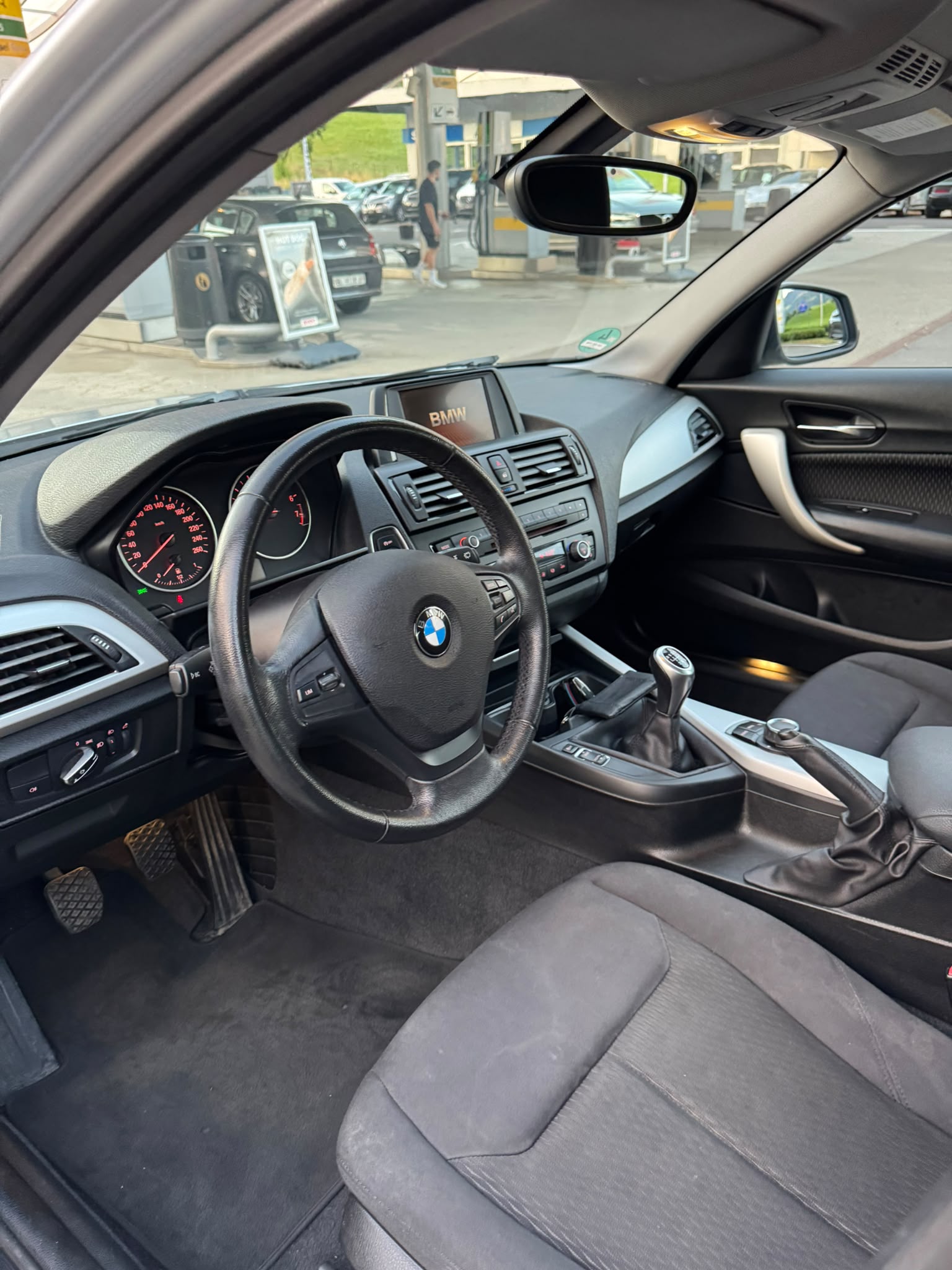 BMW 116i-image-8
