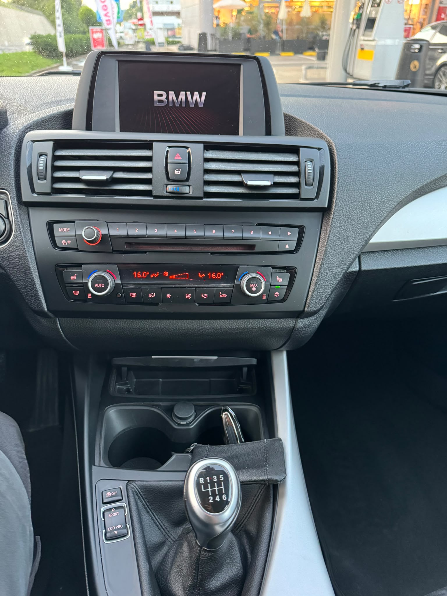 BMW 116i-image-12