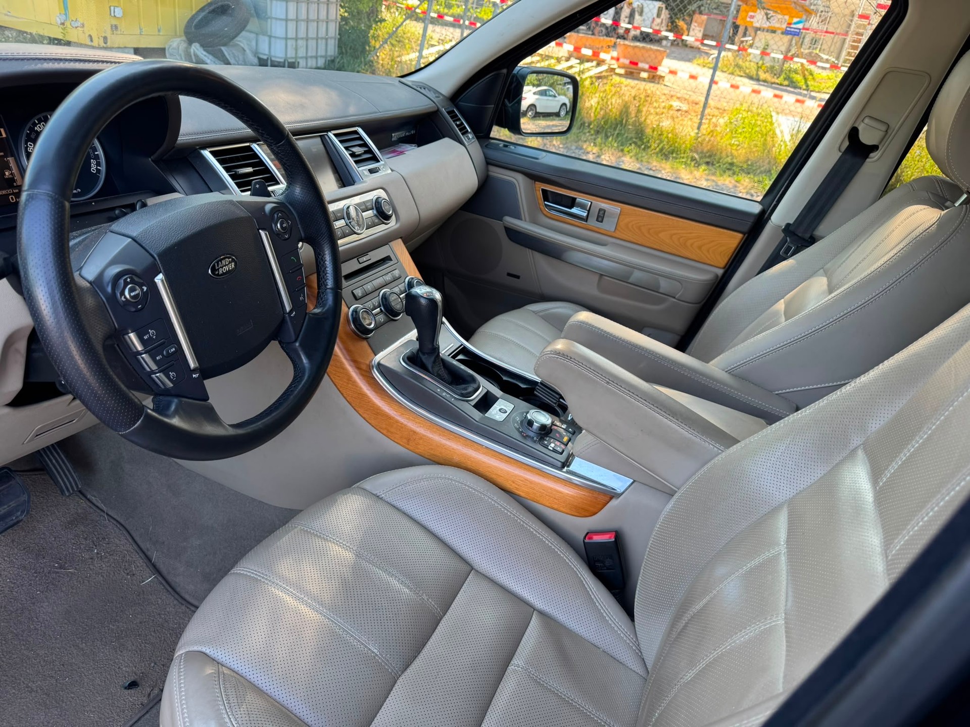 LAND ROVER Range Rover Sport 3.0 TDV6 HSE Automatic-image-4