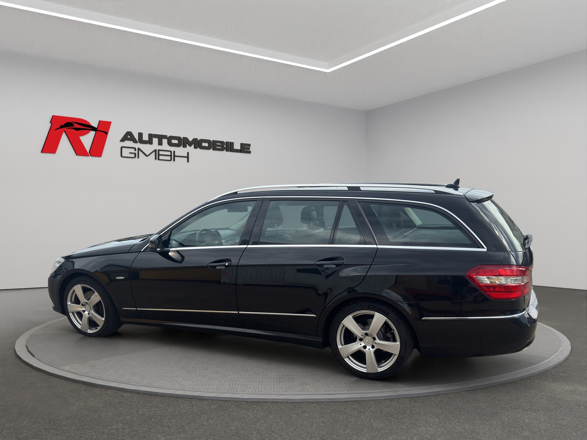 MERCEDES-BENZ E 250 CDI BlueEff. Avantgarde 4Matic 7G-Tronic-showroom-element-3