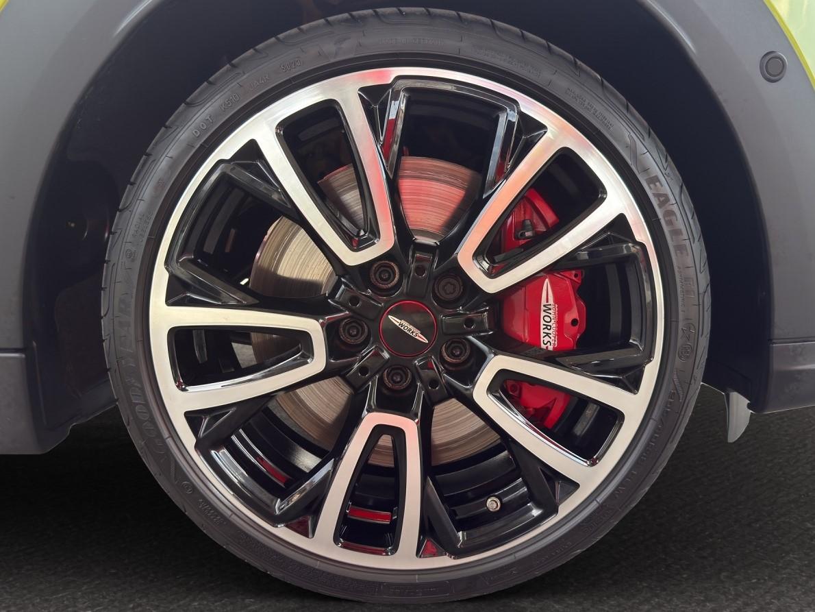 MINI Cabrio F57 John Cooper Works-image-11