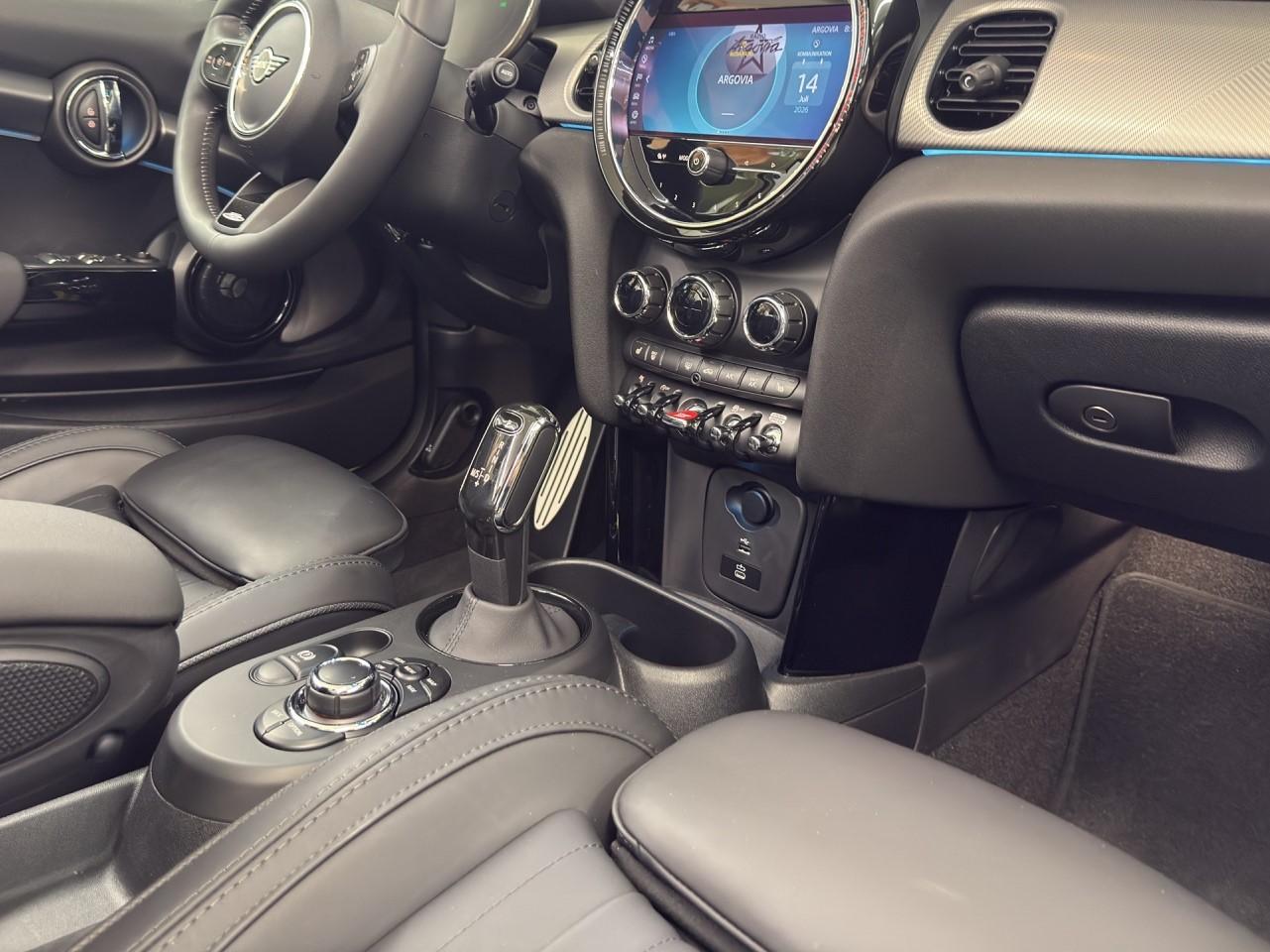 MINI Cabrio F57 John Cooper Works-image-15