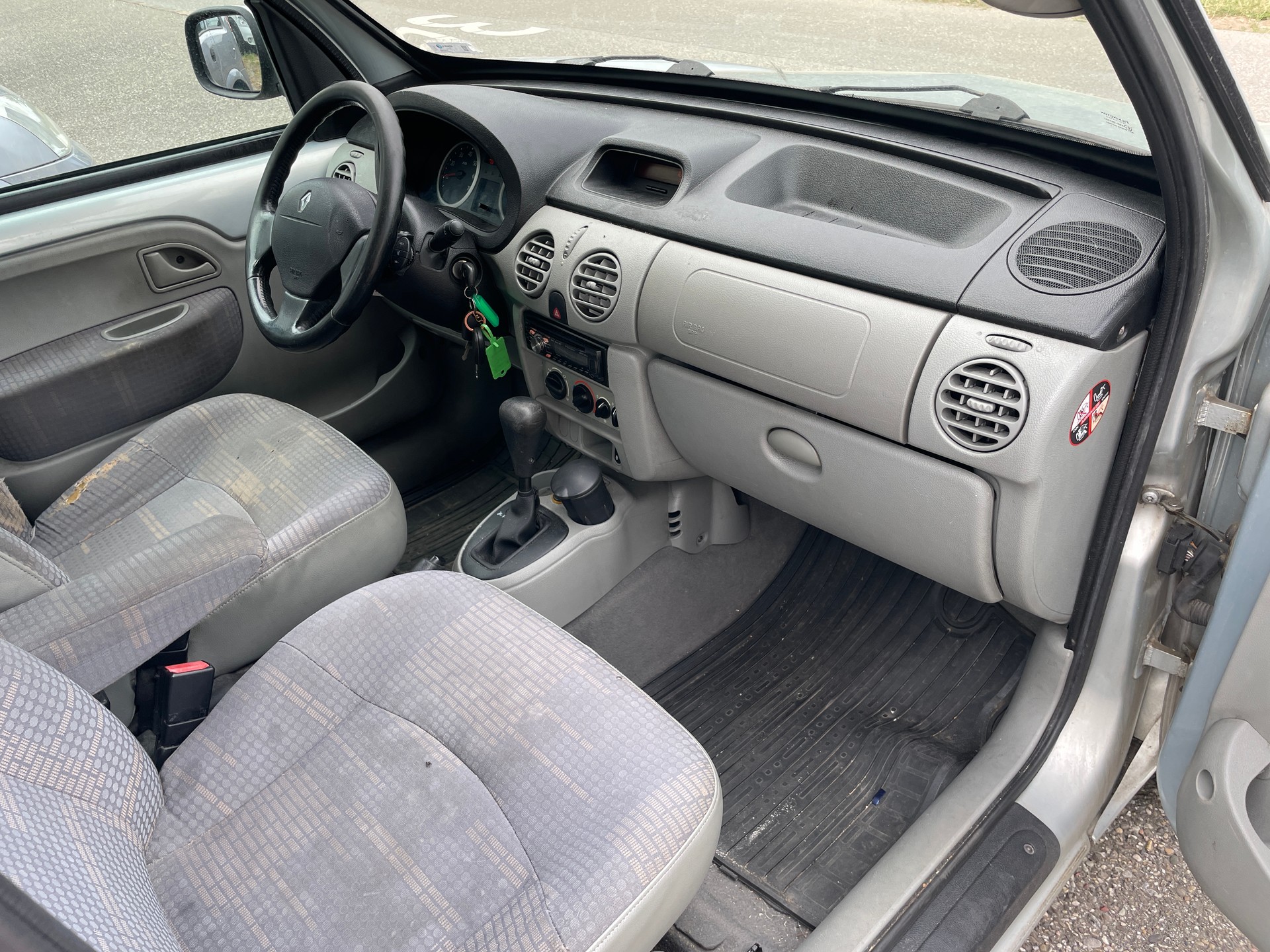 RENAULT Kangoo 1.6 16V Alizé Automatic-image-21